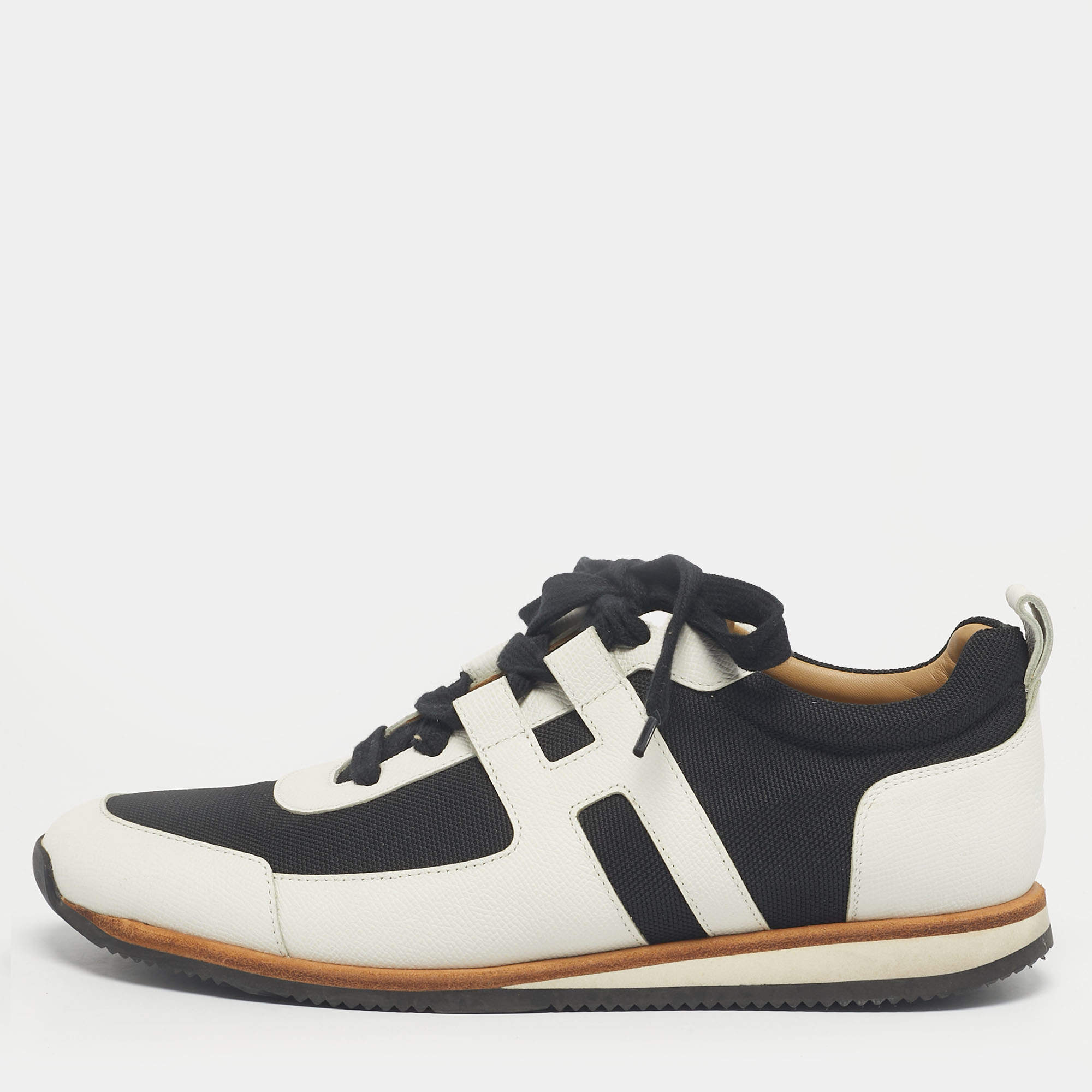 مملوكة مسبقًا حذاء رياضي هيرمس قماش أبيض/أسود  ورباط جلد مقاس 42