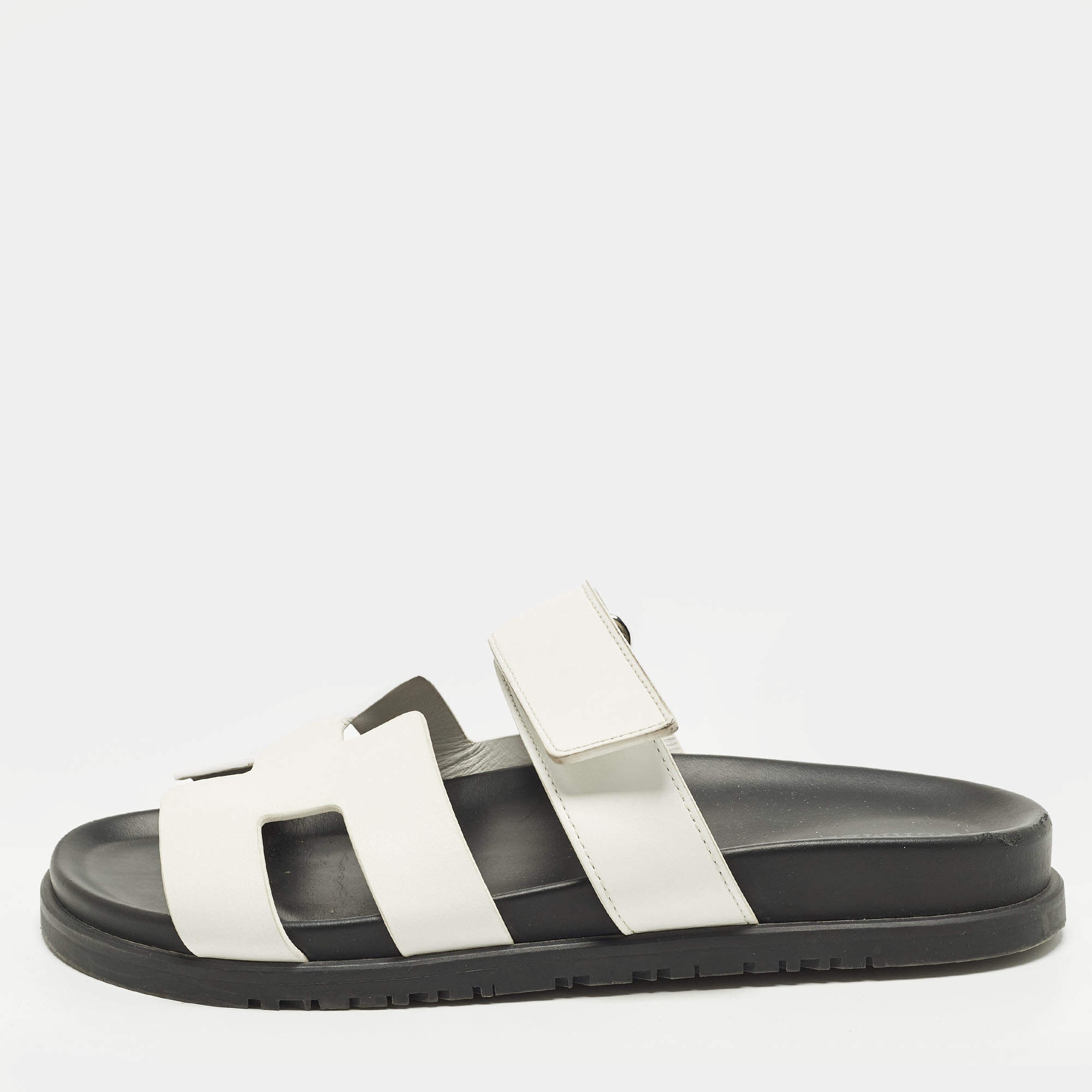 Pre Owned صندل شيبر هيرمس جلد أبيض مقاس 39