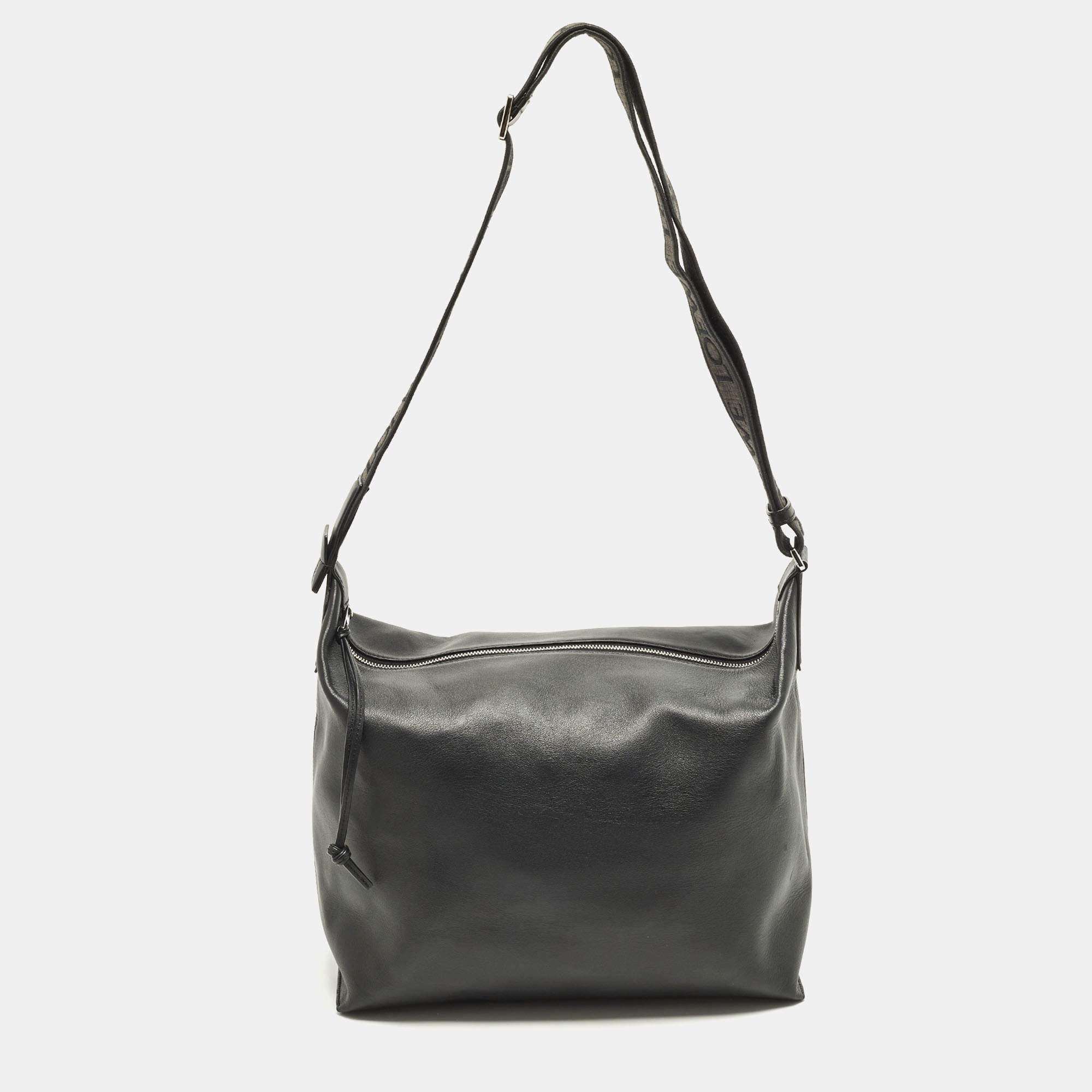 مملوكة مسبقًا Loewe Cubi Medium Black Leather Crossbody Bag