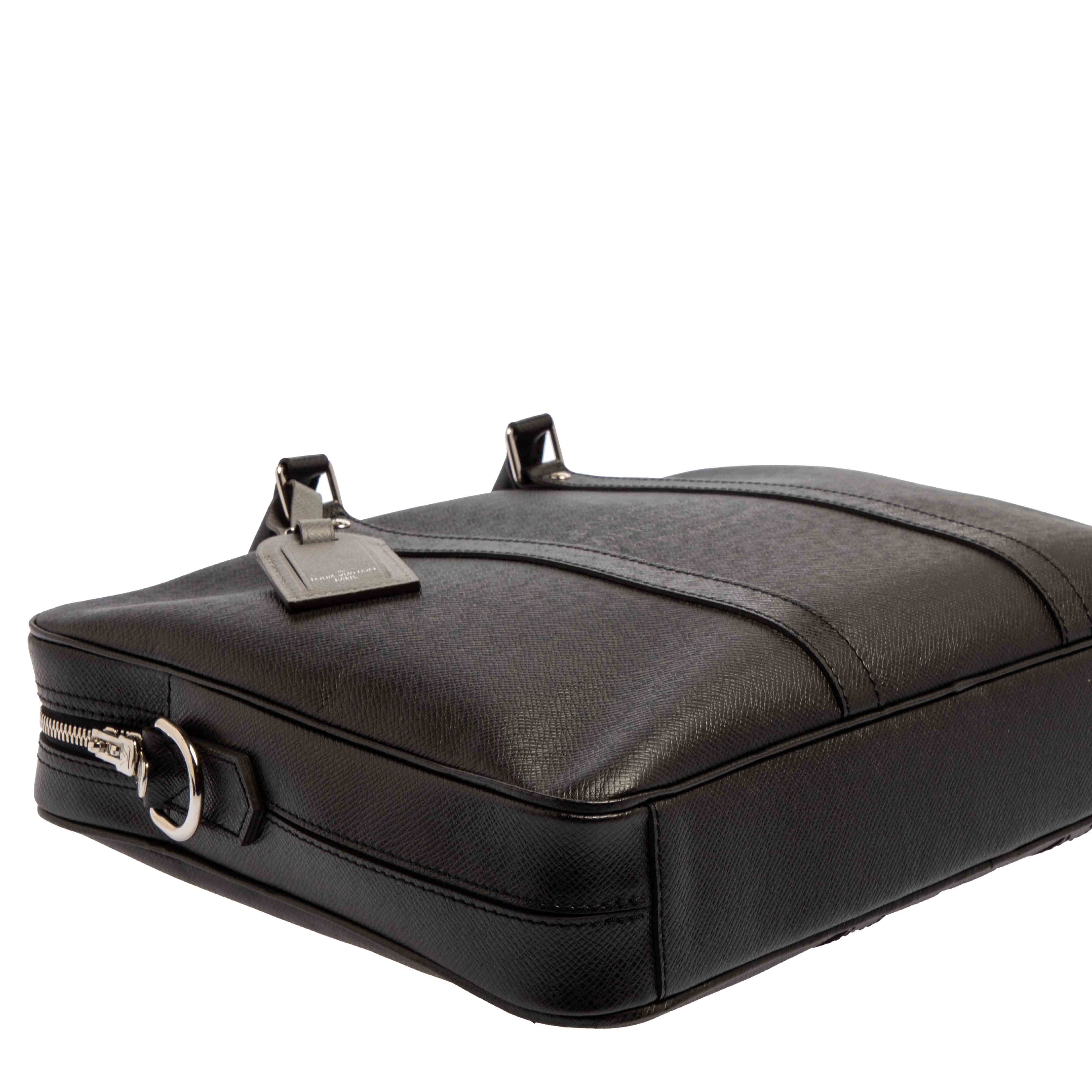 Louis Vuitton Black Taiga Porte-Document Angara Briefcase Leather  ref.132794 - Joli Closet
