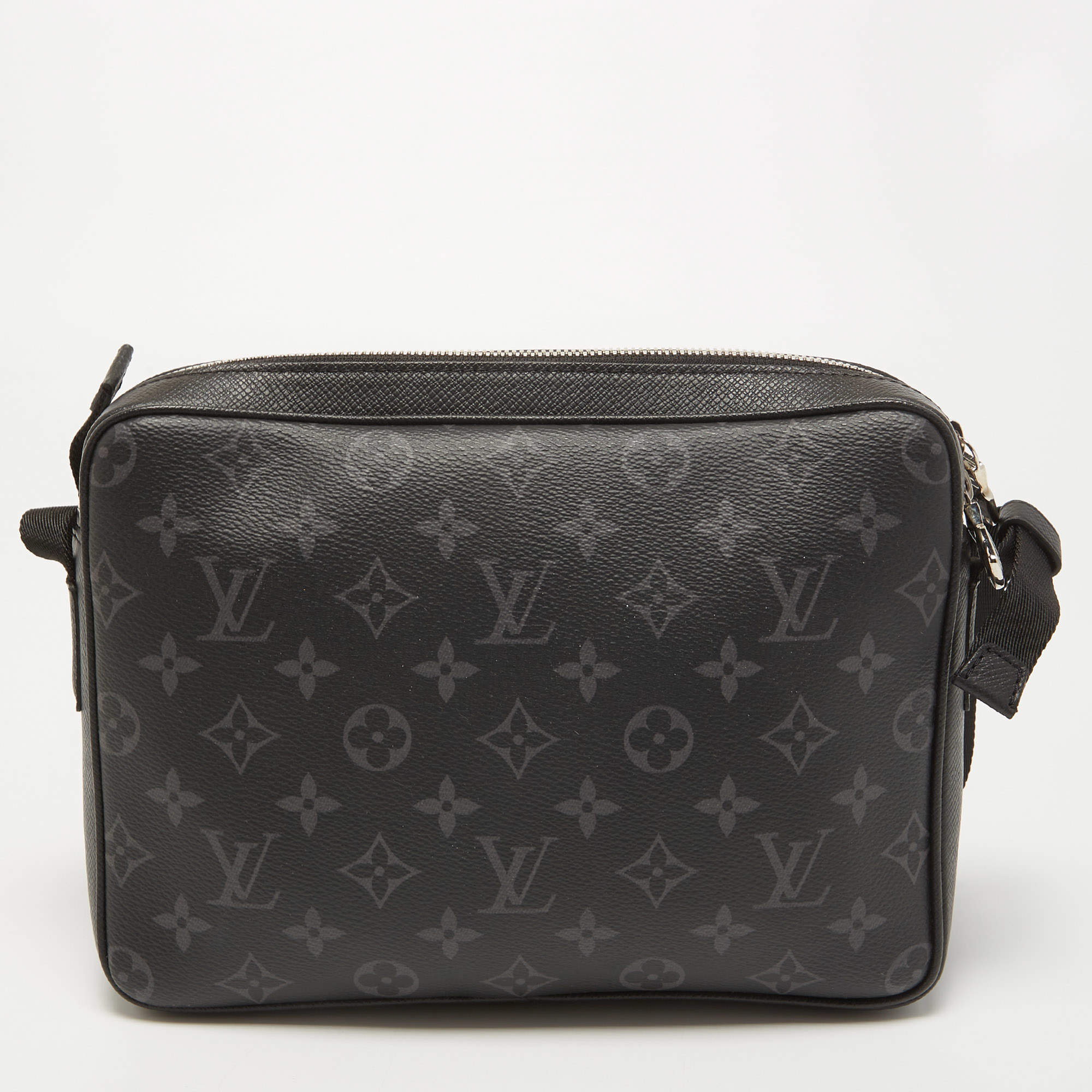 Louis Vuitton Black Taiga Leather and Monogram Eclipse Canvas Outdoor  Messenger Bag Louis Vuitton | The Luxury Closet