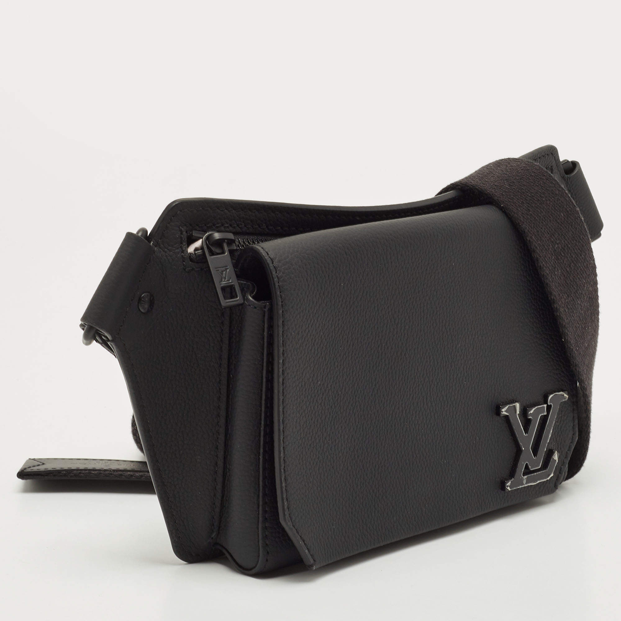Louis Vuitton Aerogram Crossbody Bag (SHG-36687) – LuxeDH