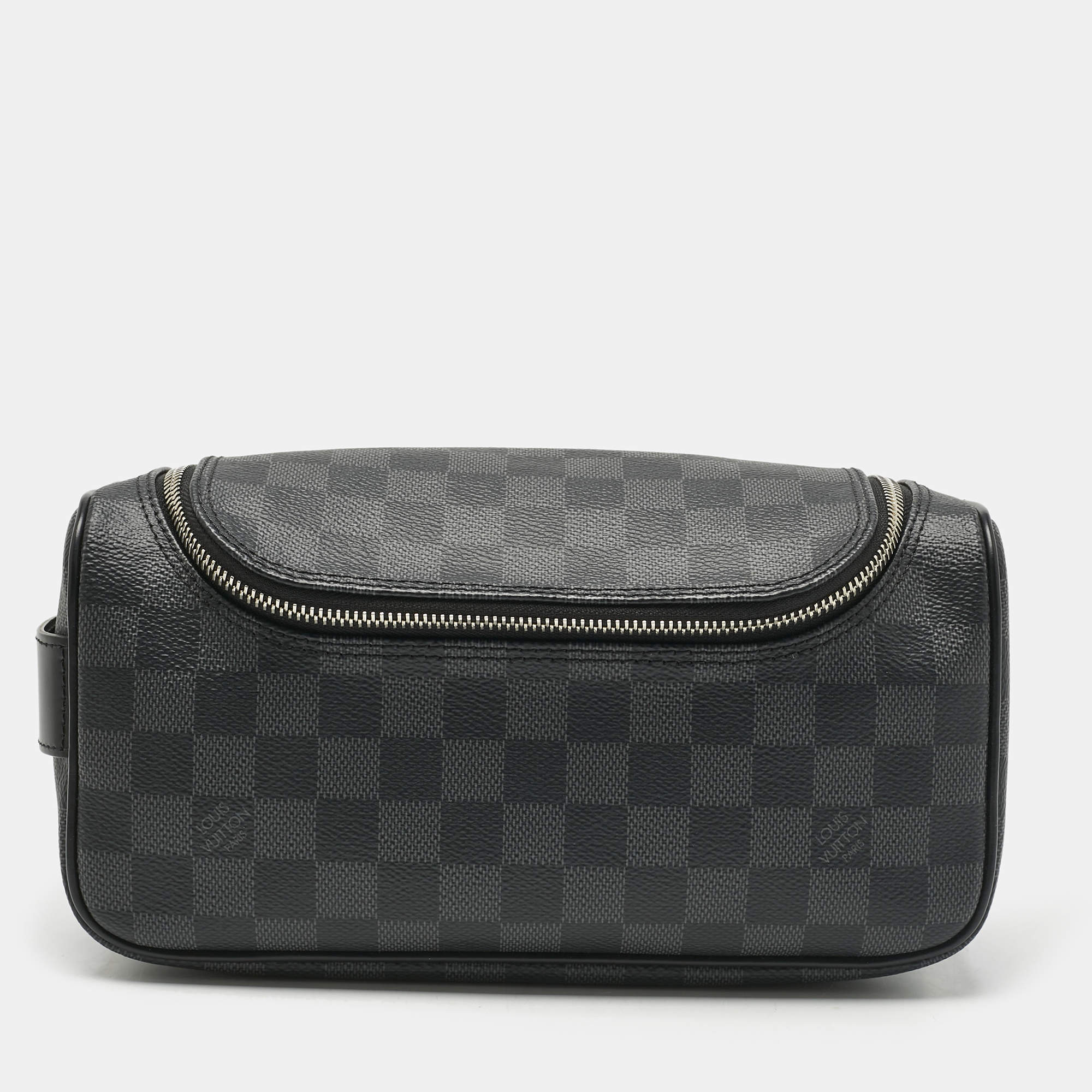 مملوكة مسبقًا Louis Vuitton Damier Graphite Canvas Toiletry Pouch