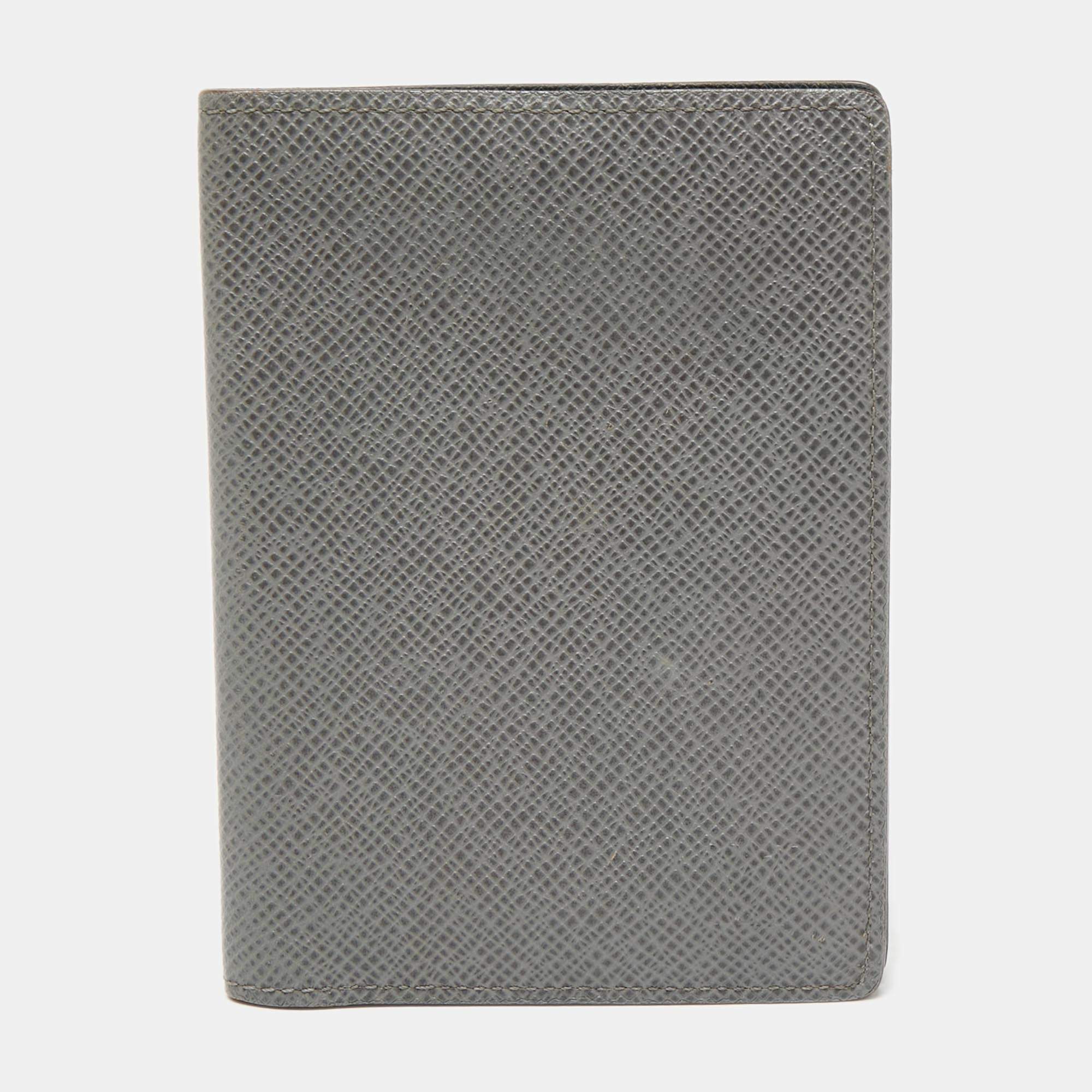 Pre Owned Louis Vuitton Glacier Taiga Leather Passport Holder
