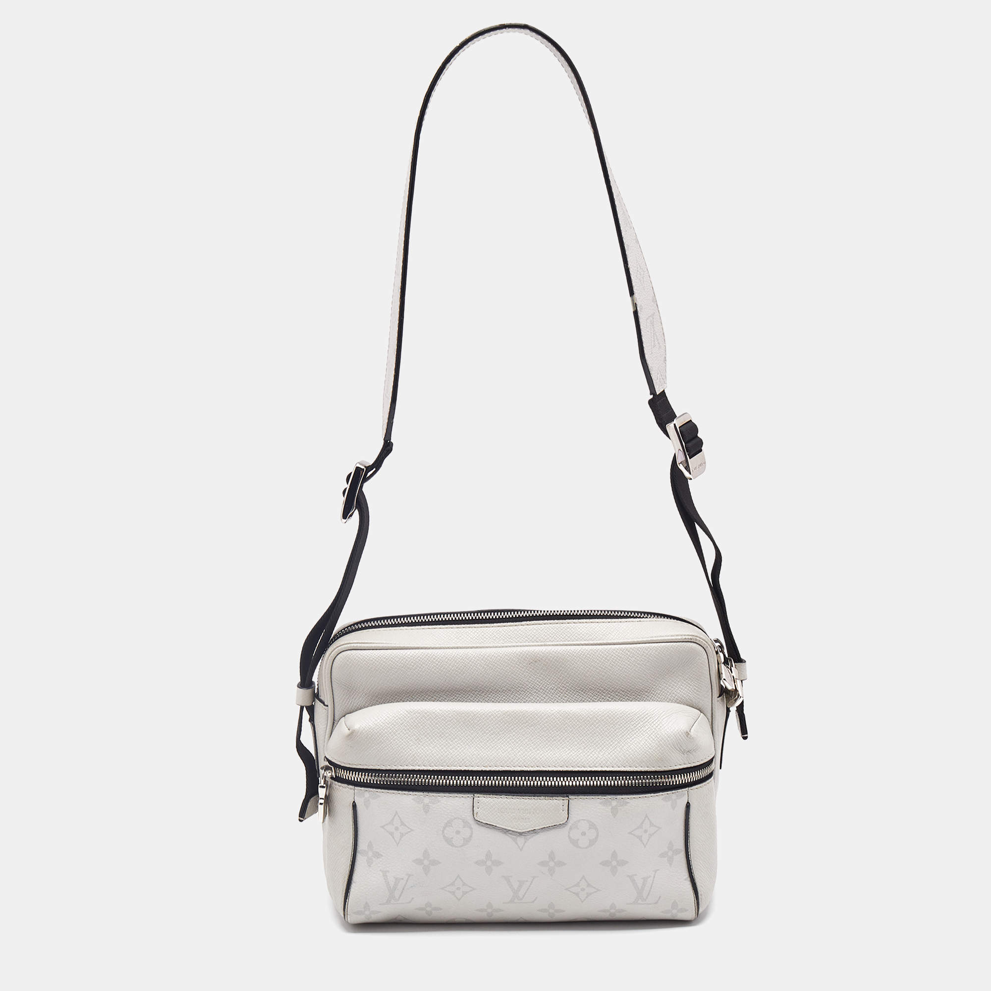 مملوكة مسبقًا Louis Vuitton Antarctica Taigarama Monogram Outdoor Messenger PM Bag