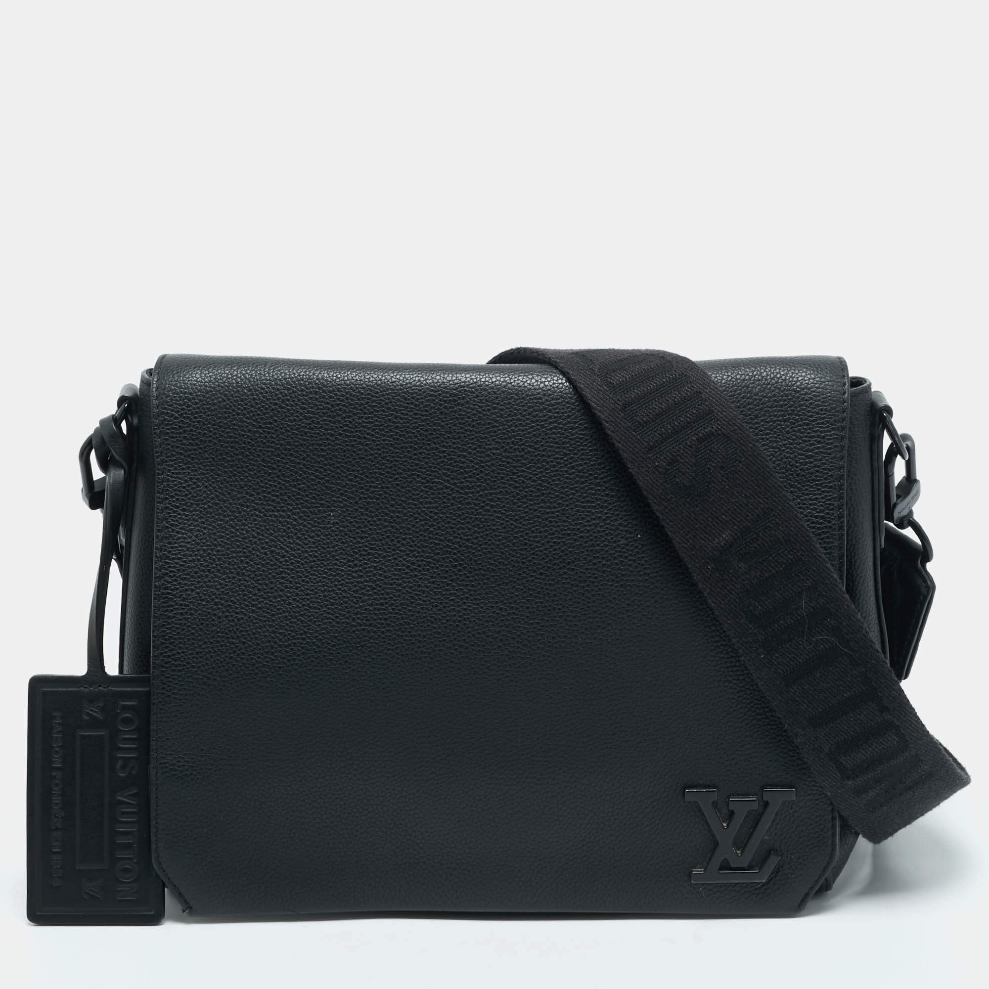 Pre Owned Louis Vuitton Black Aerogram Leather Takeoff Messenger Bag