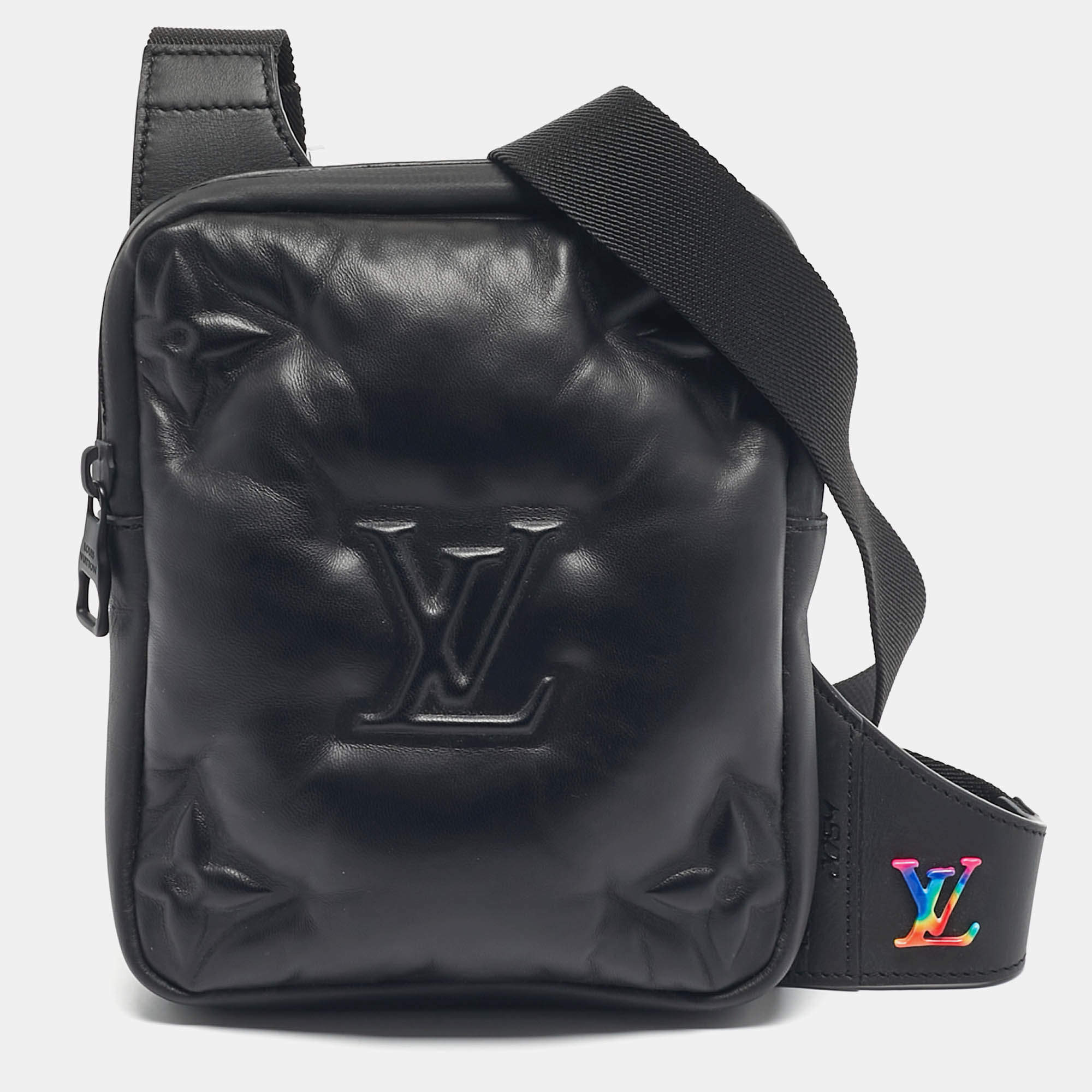 مملوكة مسبقًا Louis Vuitton Black Puffer Leather Asymmetrical Sling Bag