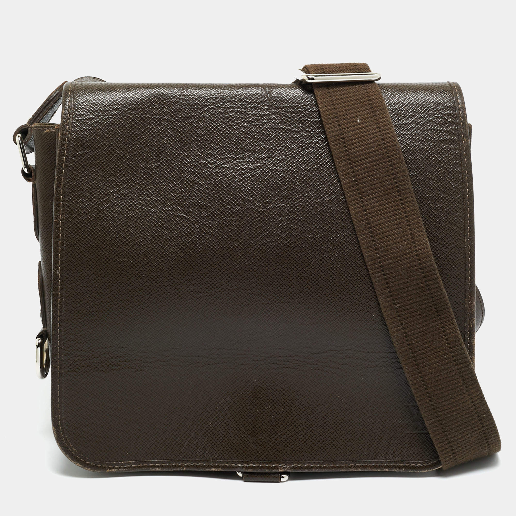 Pre Owned Louis Vuitton Grizzli Taiga Leather Andrei Messenger Bag