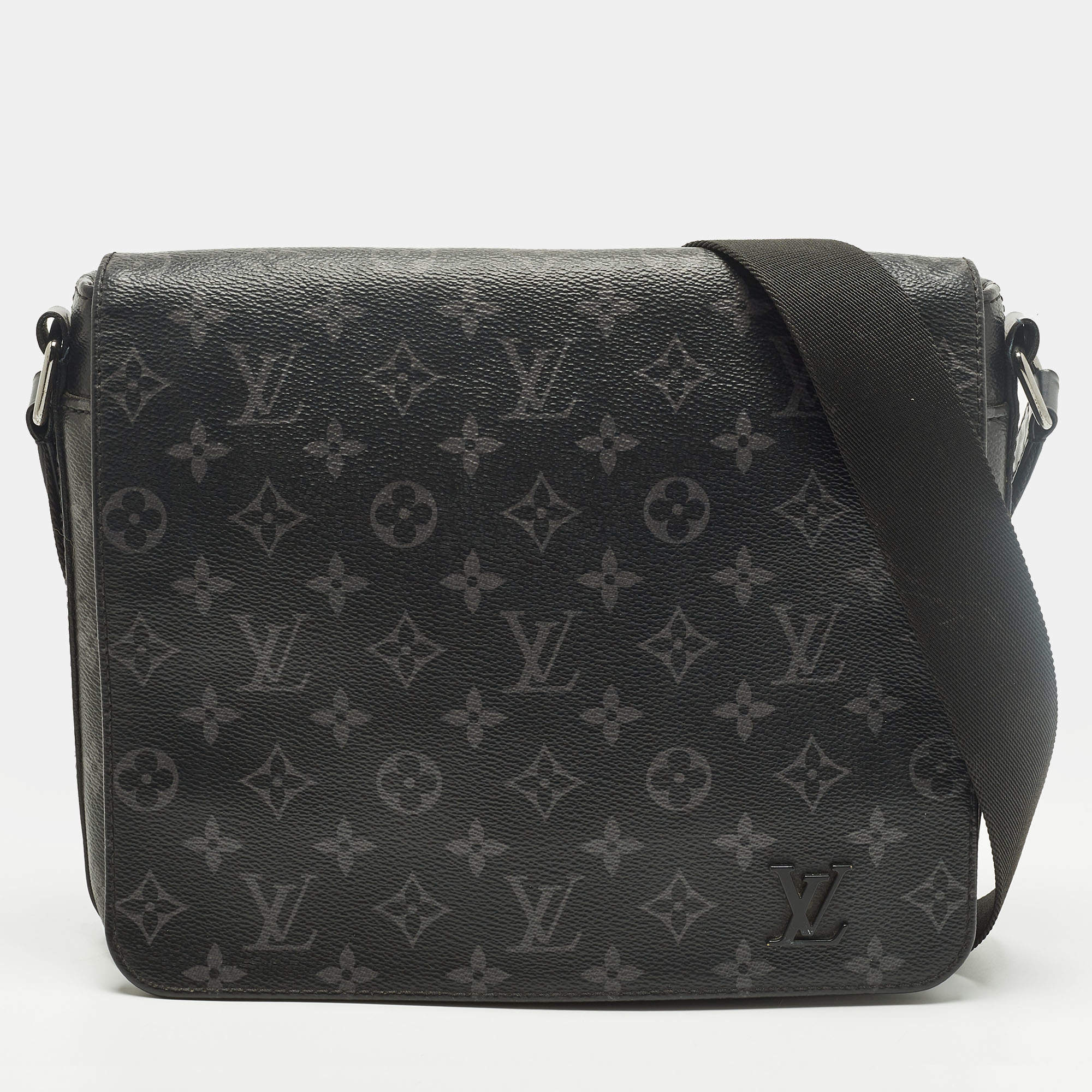 مملوكة مسبقًا Louis Vuitton District PM Monogram Eclipse Canvas Messenger Bag