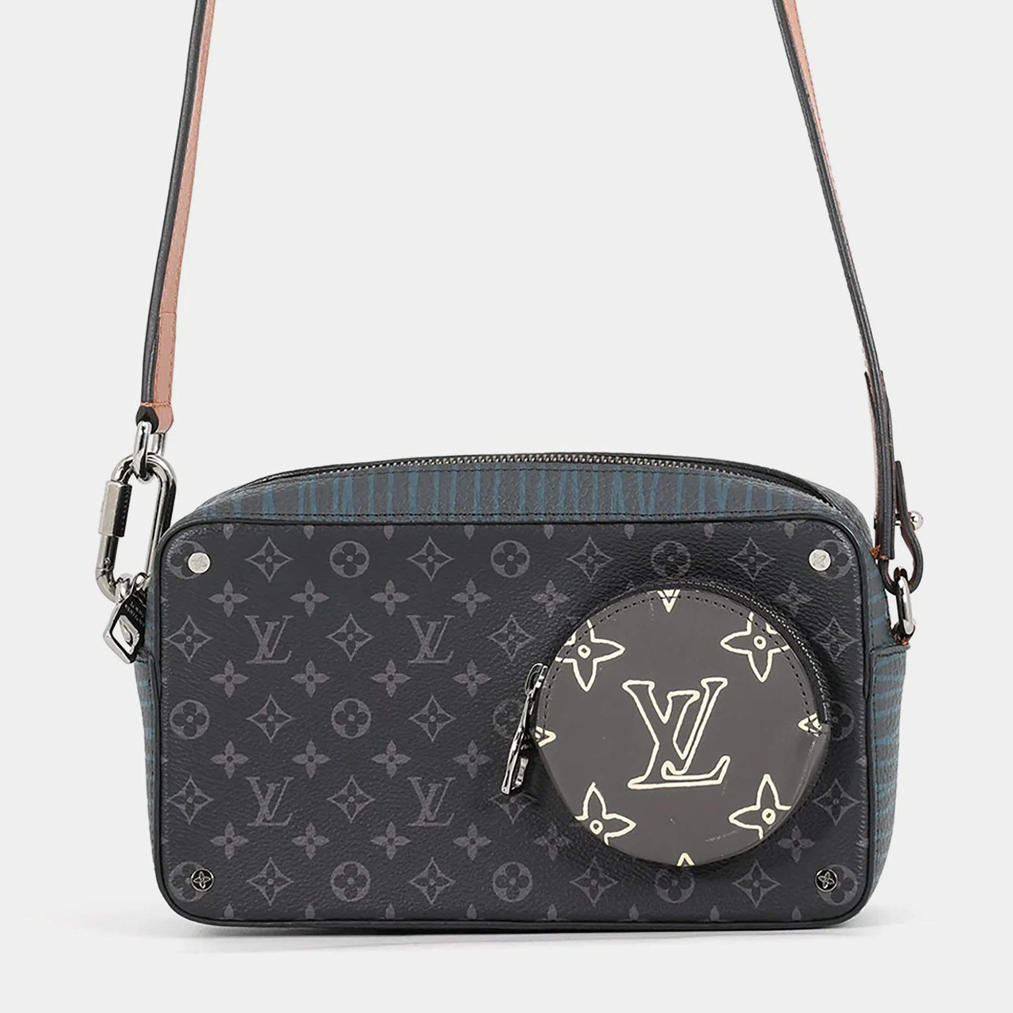 مملوكة مسبقًا Louis Vuitton Volga On Strap M69688 Black Monogram Eclipse Canvas Calfskin Leather Shoulder Bag