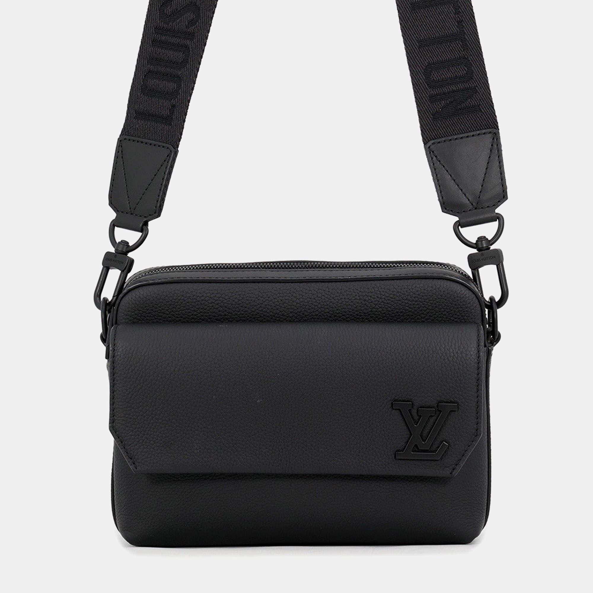 Pre Owned Louis Vuitton Fastline M22482 Noir Aerogram Calfskin Leather Messenger Bag