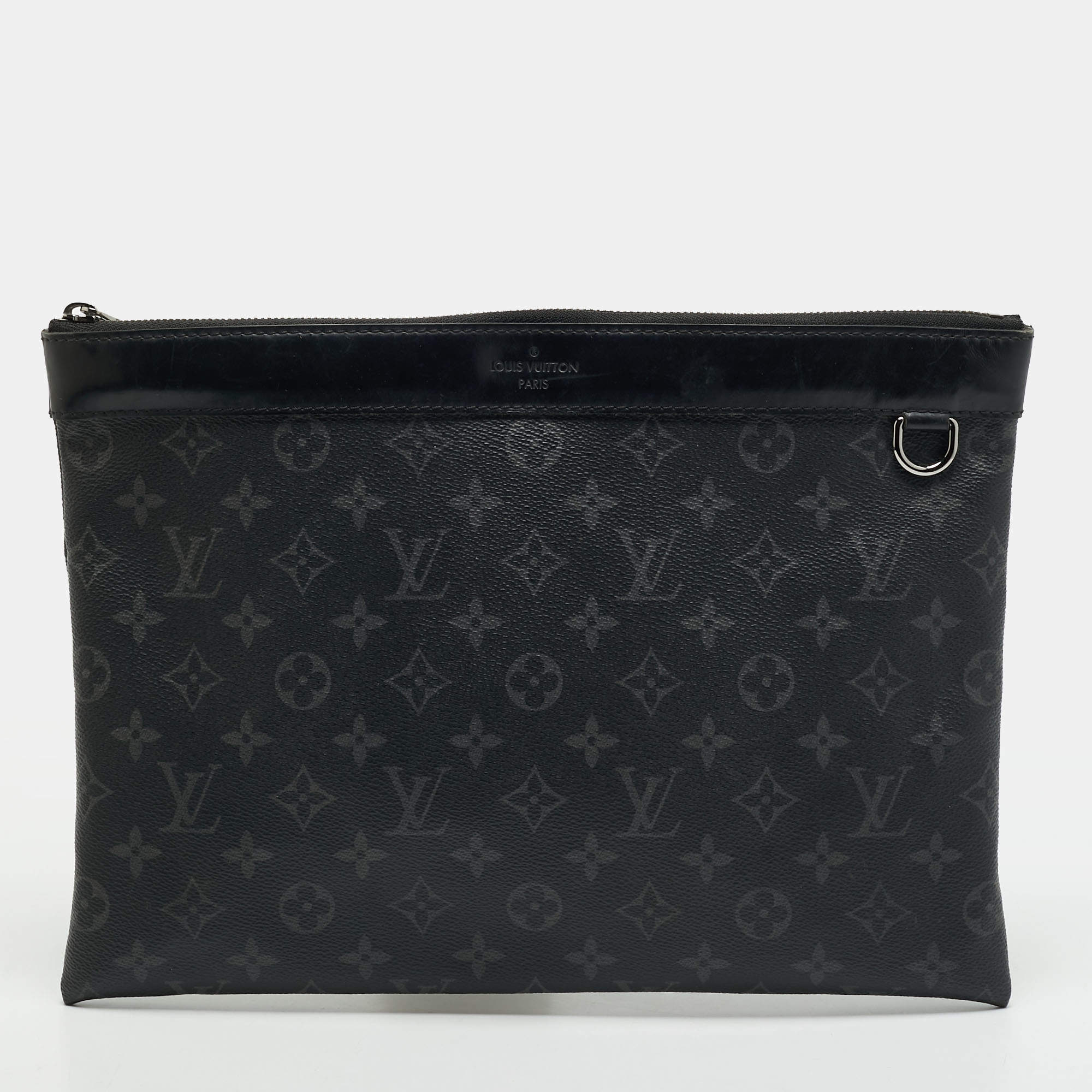 مملوكة مسبقًا Louis Vuitton Discovery Pochette Monogram Eclipse Canvas Pouch