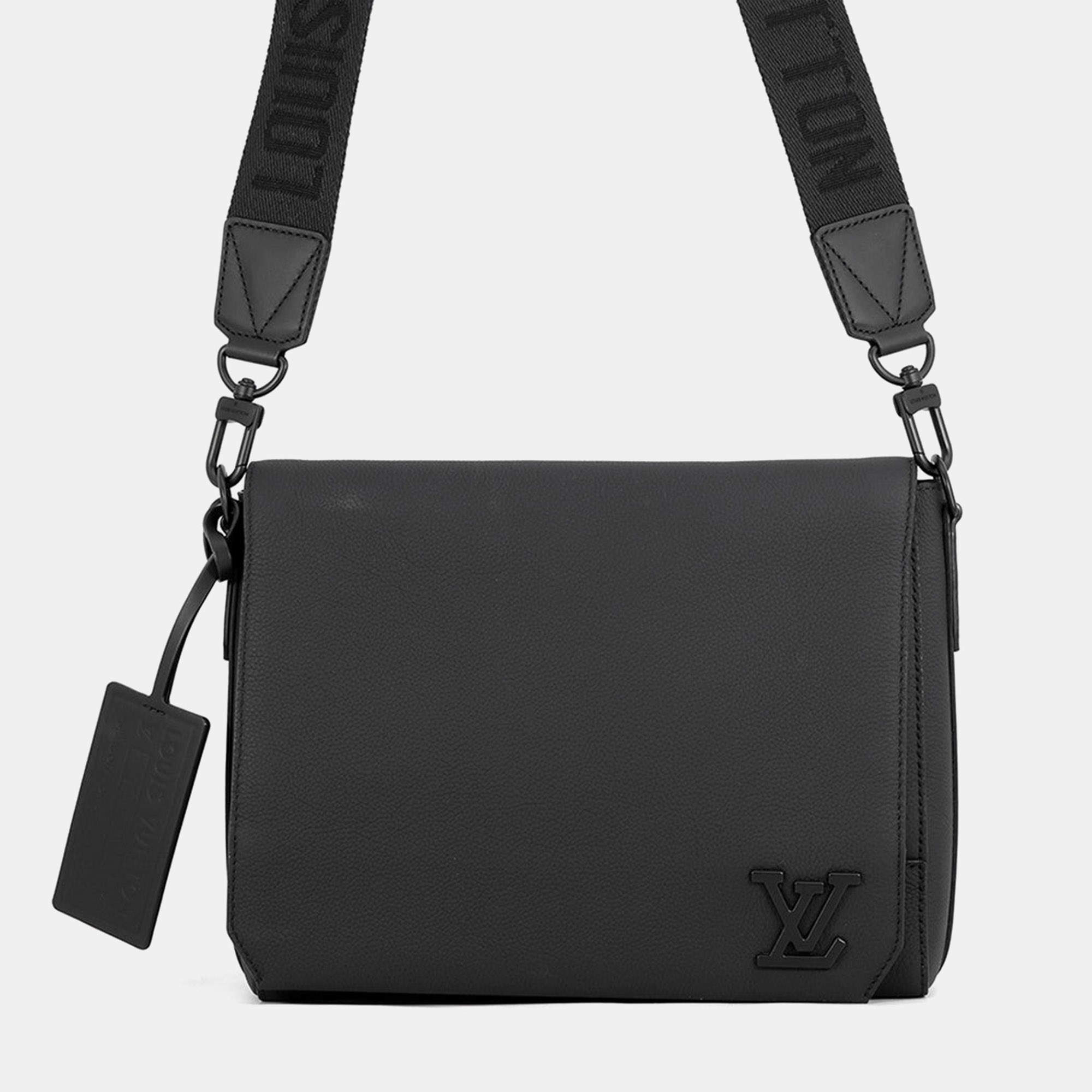 Pre Owned Louis Vuitton Takeoff Messenger Noir Grain Leather Crossbody Bag