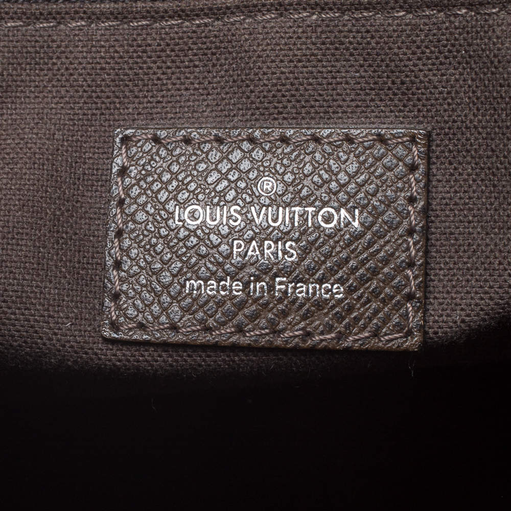 Louis Vuitton Vertical Tote Taiga Leather Black 214930155