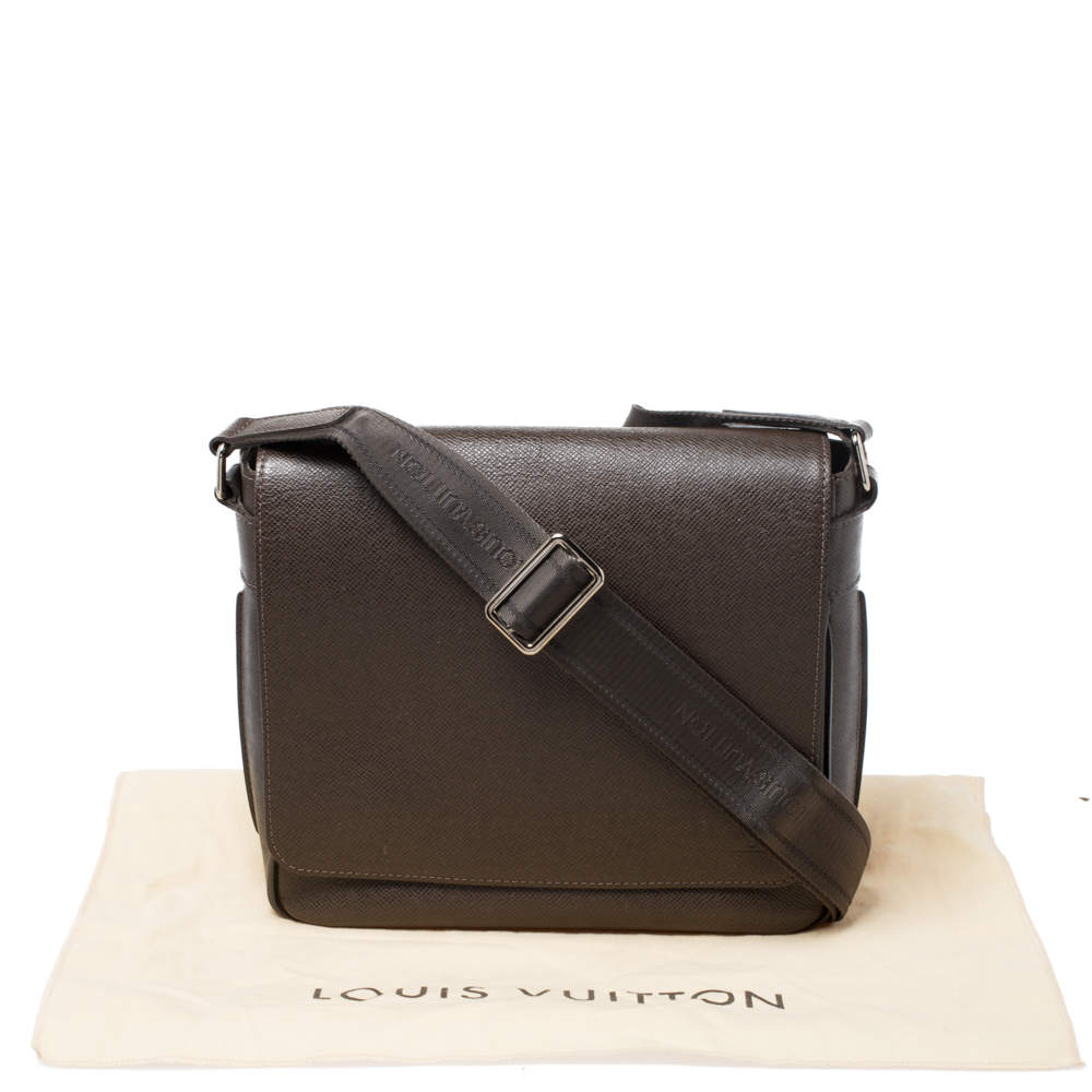 Louis Vuitton Taiga porto document rosen Bag Brown