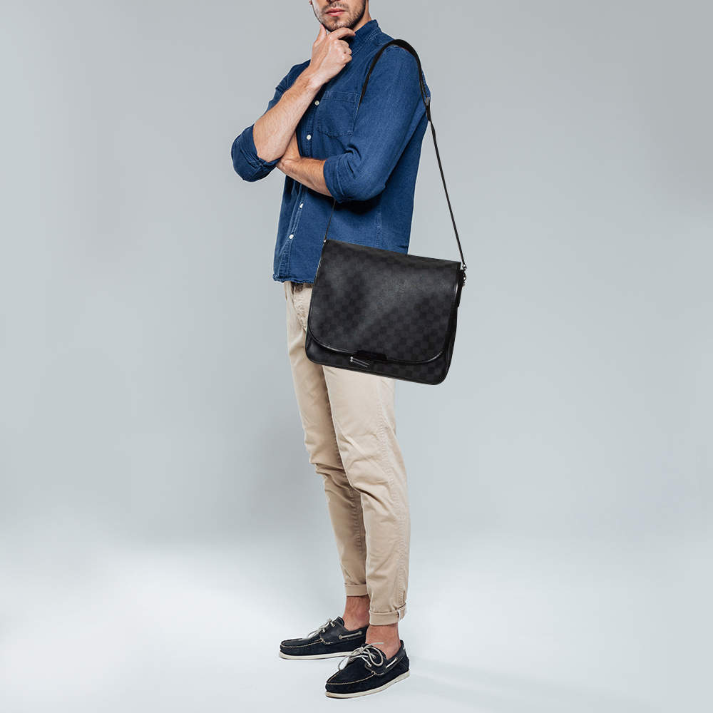Louis Vuitton, Bags, Auth Louis Vuitton Damier Graphite Daniel Mm N5829  Mens Shoulder Bag