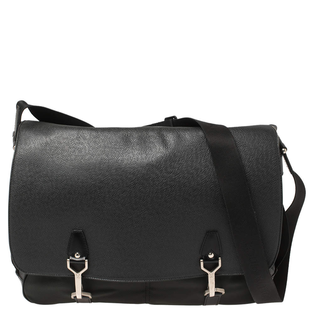 Louis Vuitton Black/Green Taiga Dersou Messenger Bag