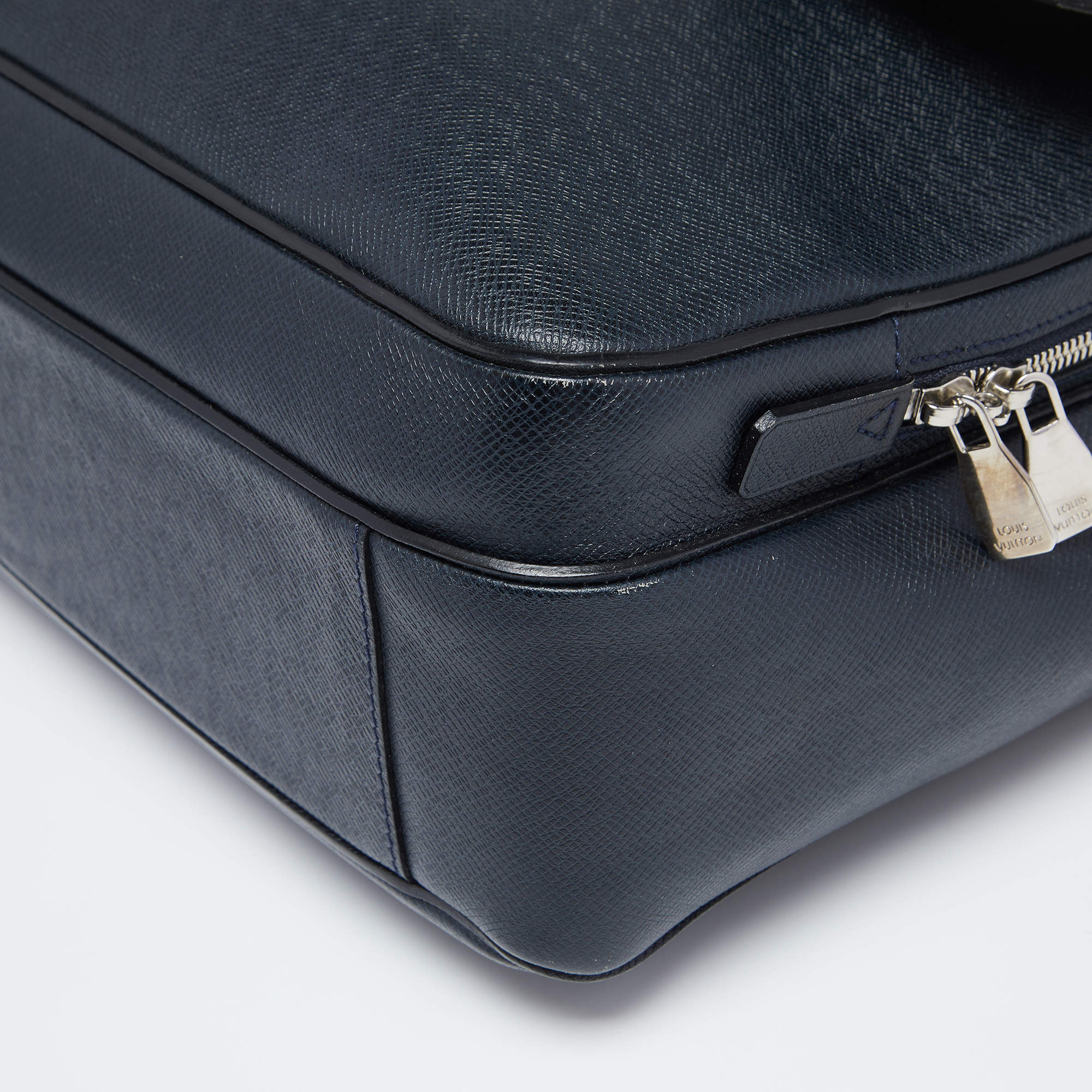 Black Louis Vuitton Taiga Vassili PM Business Bag – Designer Revival