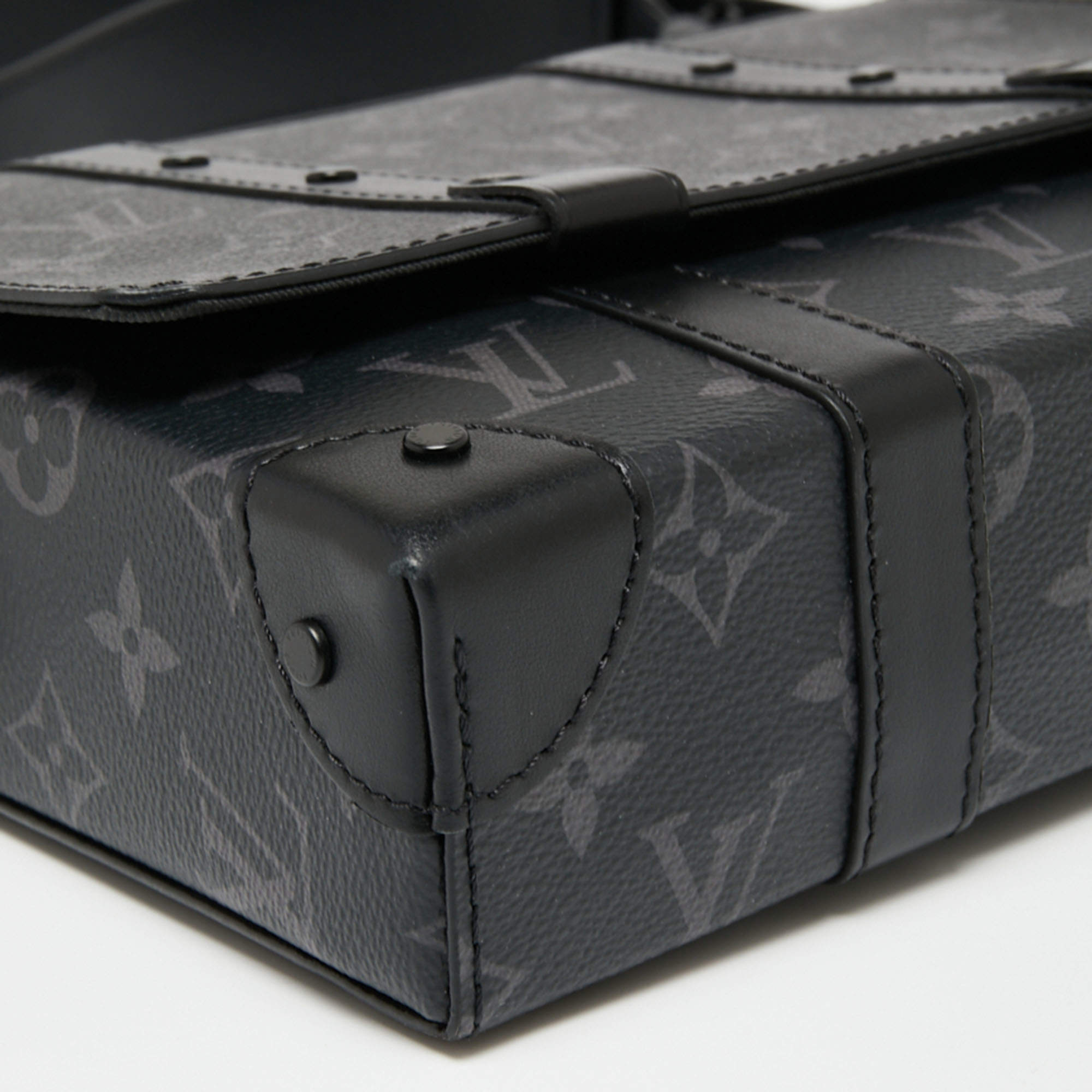 Louis Vuitton Monogram Black Eclipse Trunk Messenger Bag – The Closet