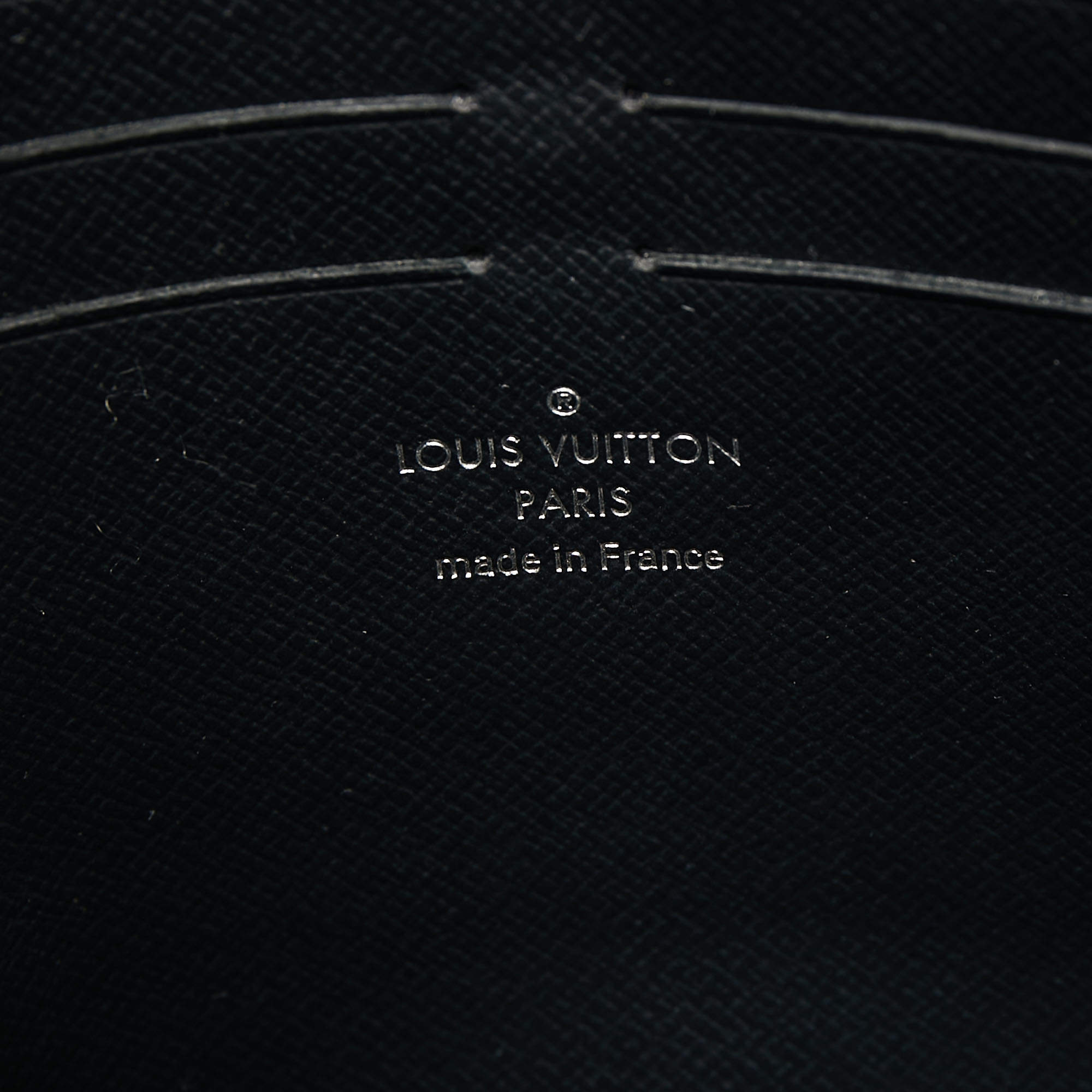 Louis Vuitton Black Taiga Pochette Voyage – Jadore Couture