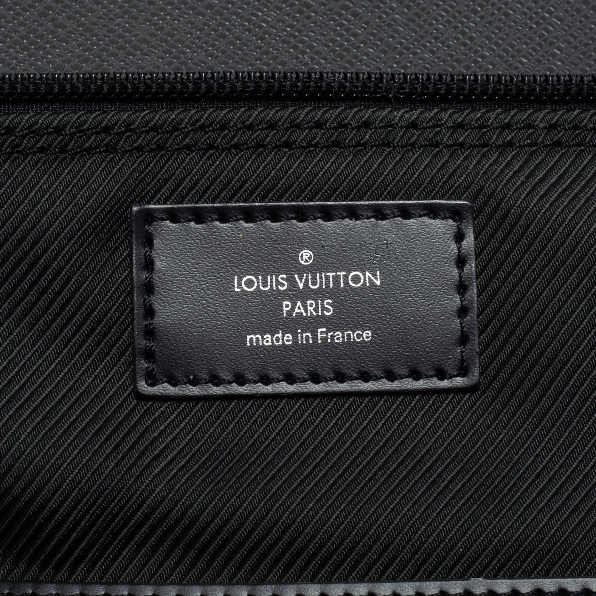 Louis Vuitton, A Gibeciere taiga and nylon garment bag. - Bukowskis