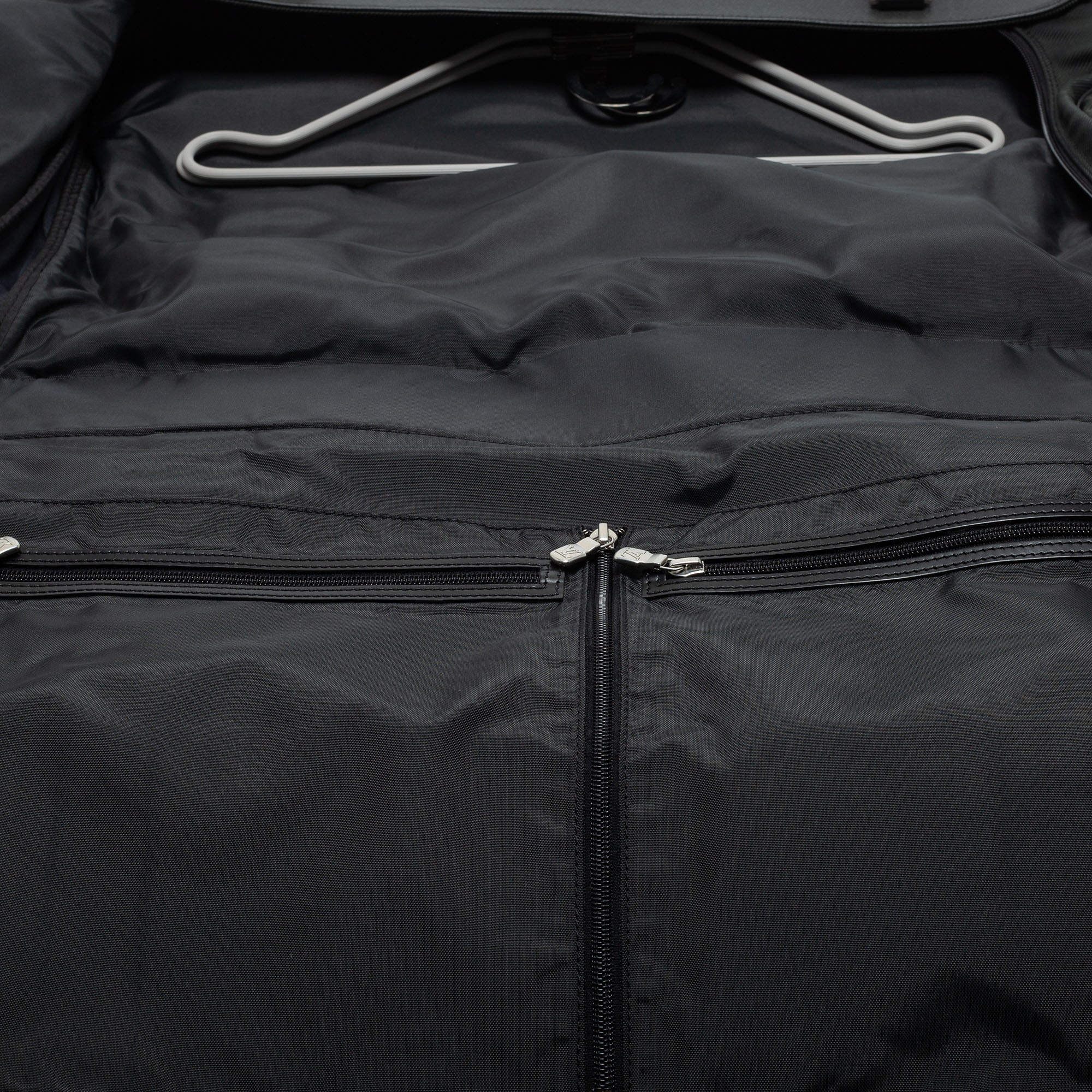 Louis Vuitton Taïga Gibeciere Garment Carrier w/ Strap - Black