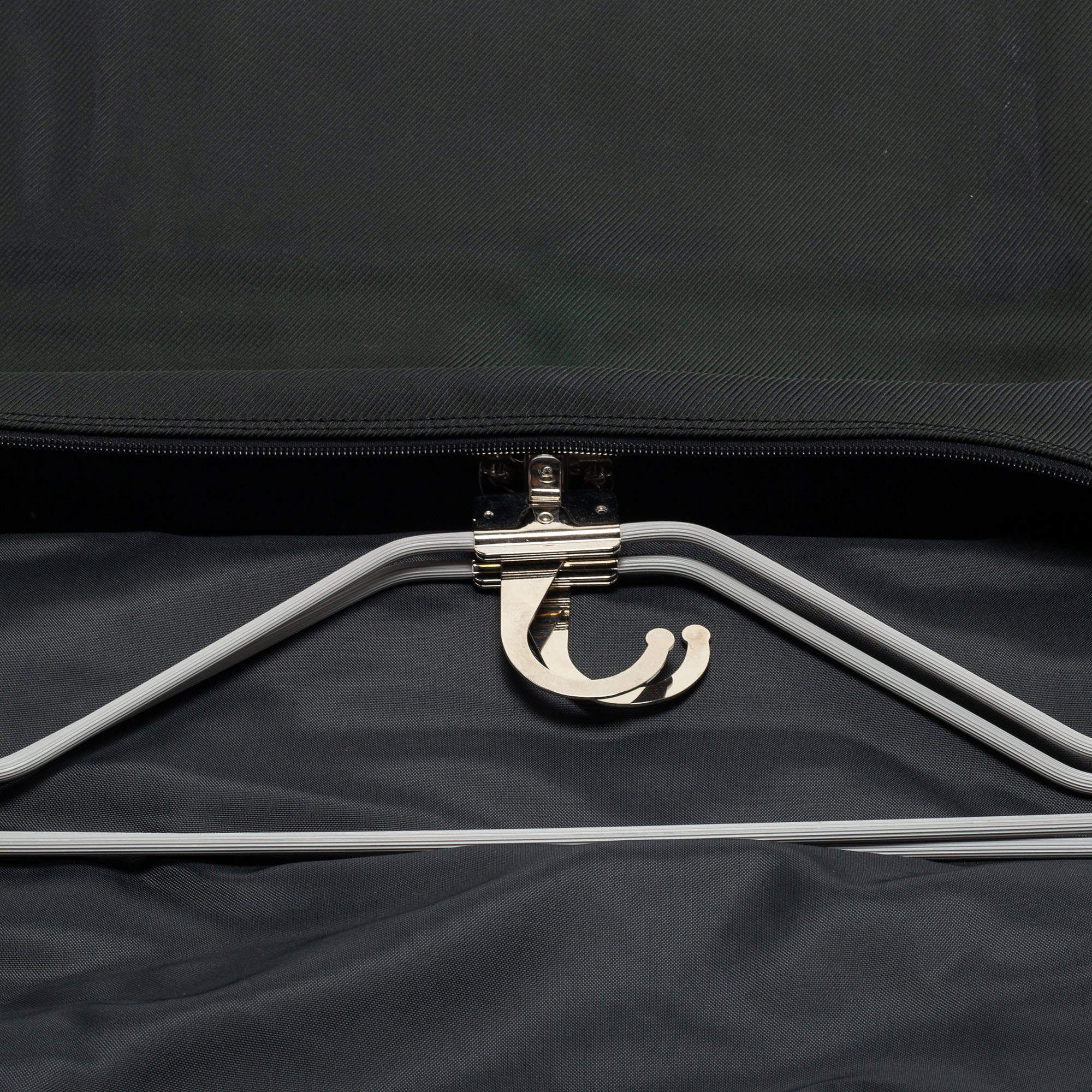 Louis Vuitton Noir/Vert Taiga Portable Gibeciere Garment Travel Bag GM