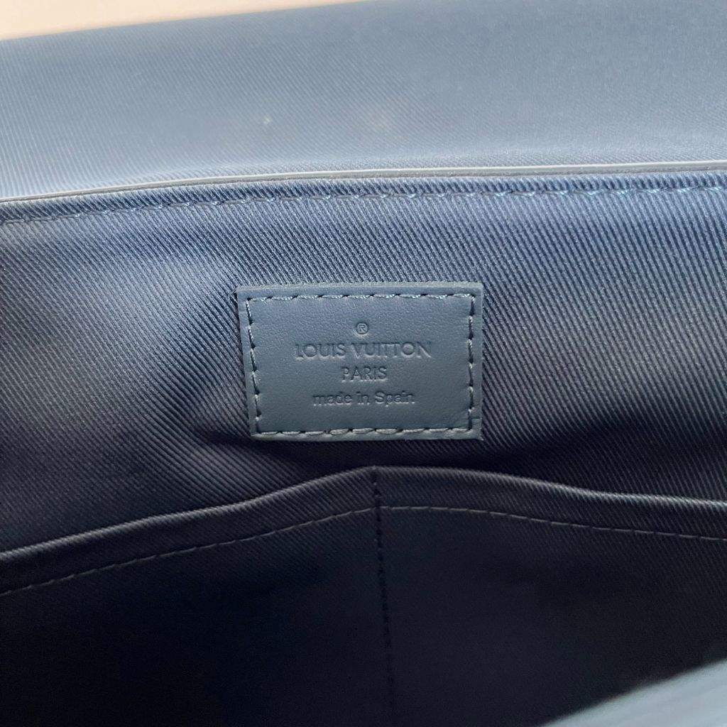 2022 Louis Vuitton Black Messenger W/tag Aerogram Messenger Bag M57080  Leather