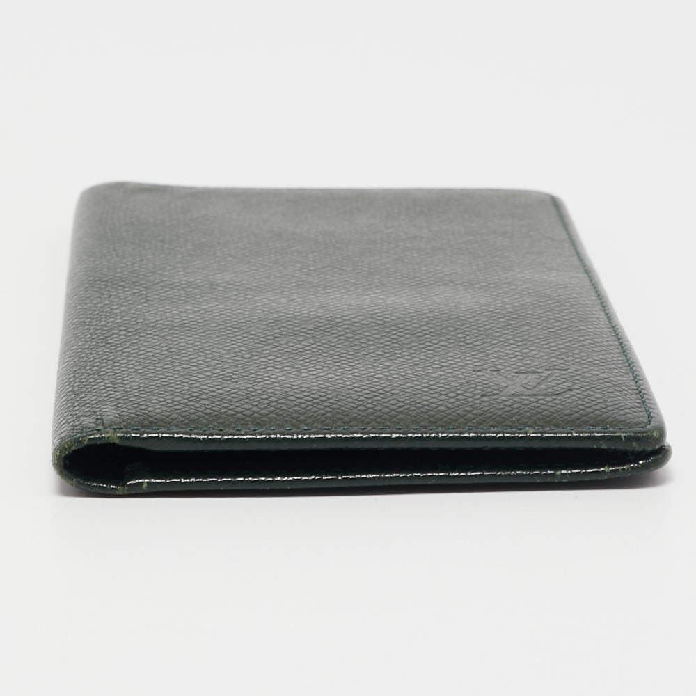Soft Trunk Wallet Taiga Leather in Green - Gifts for Men M30697
