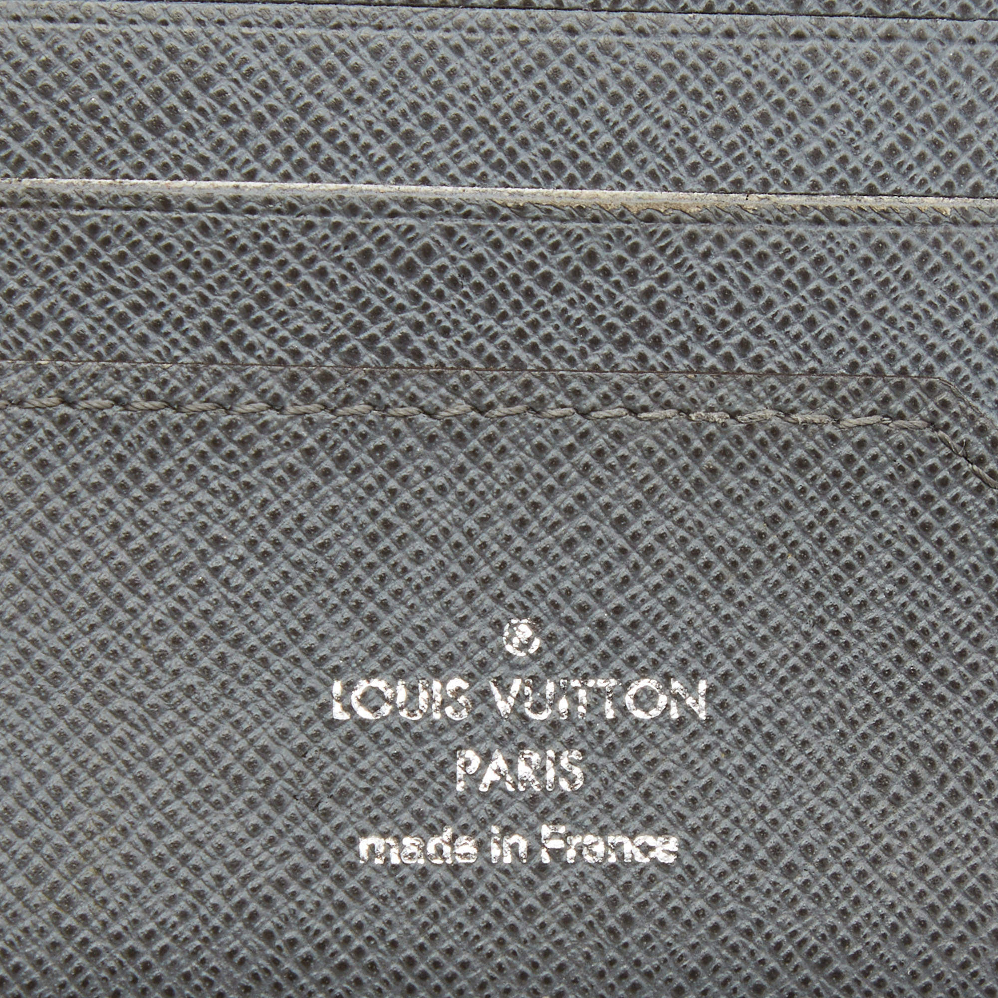 Louis Vuitton Taiga wallet Grey Leather ref.27011 - Joli Closet