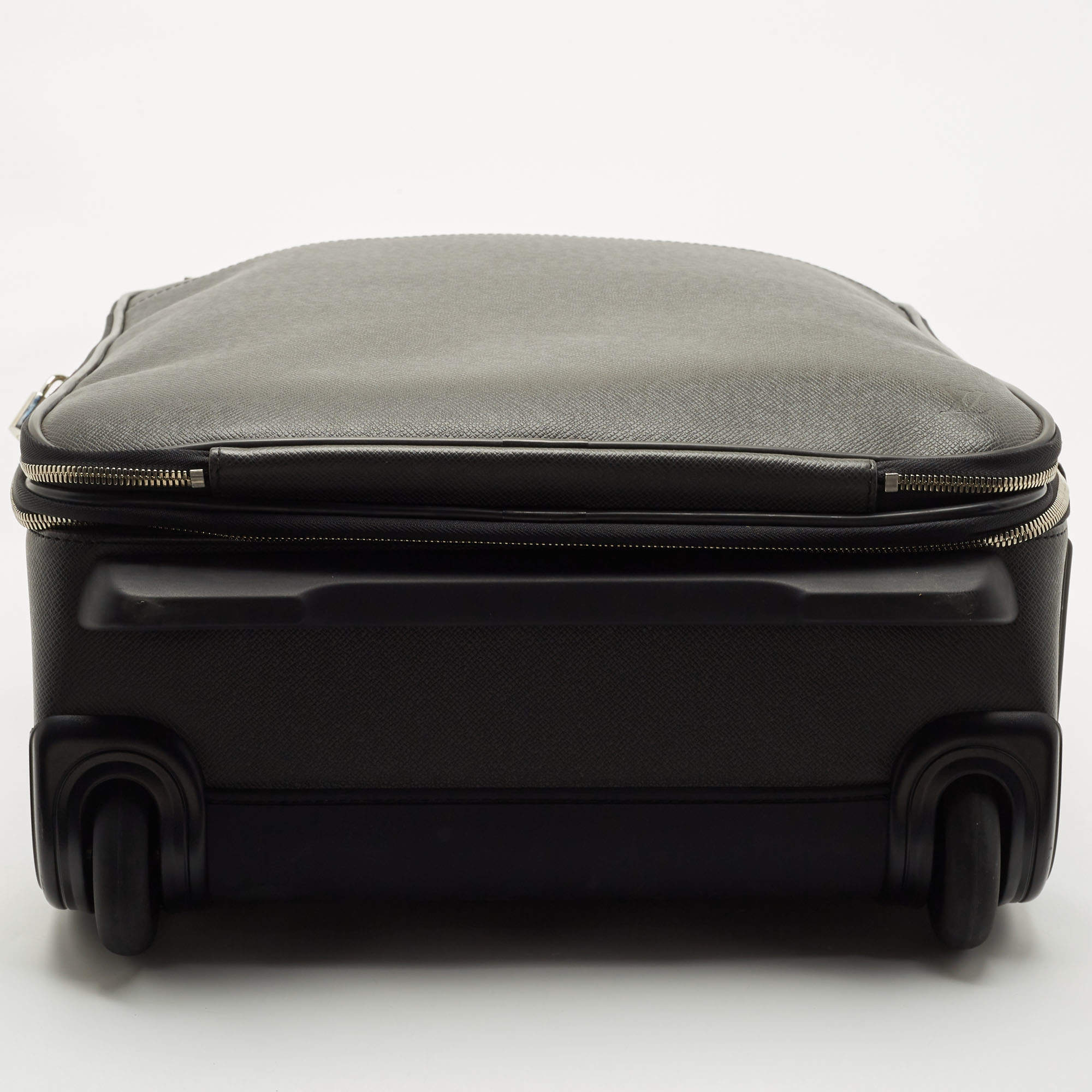 Used Black Louis Vuitton Pegase 50cm Black Taiga Rolling Luggage Suitcase  Carry-On Houston,TX