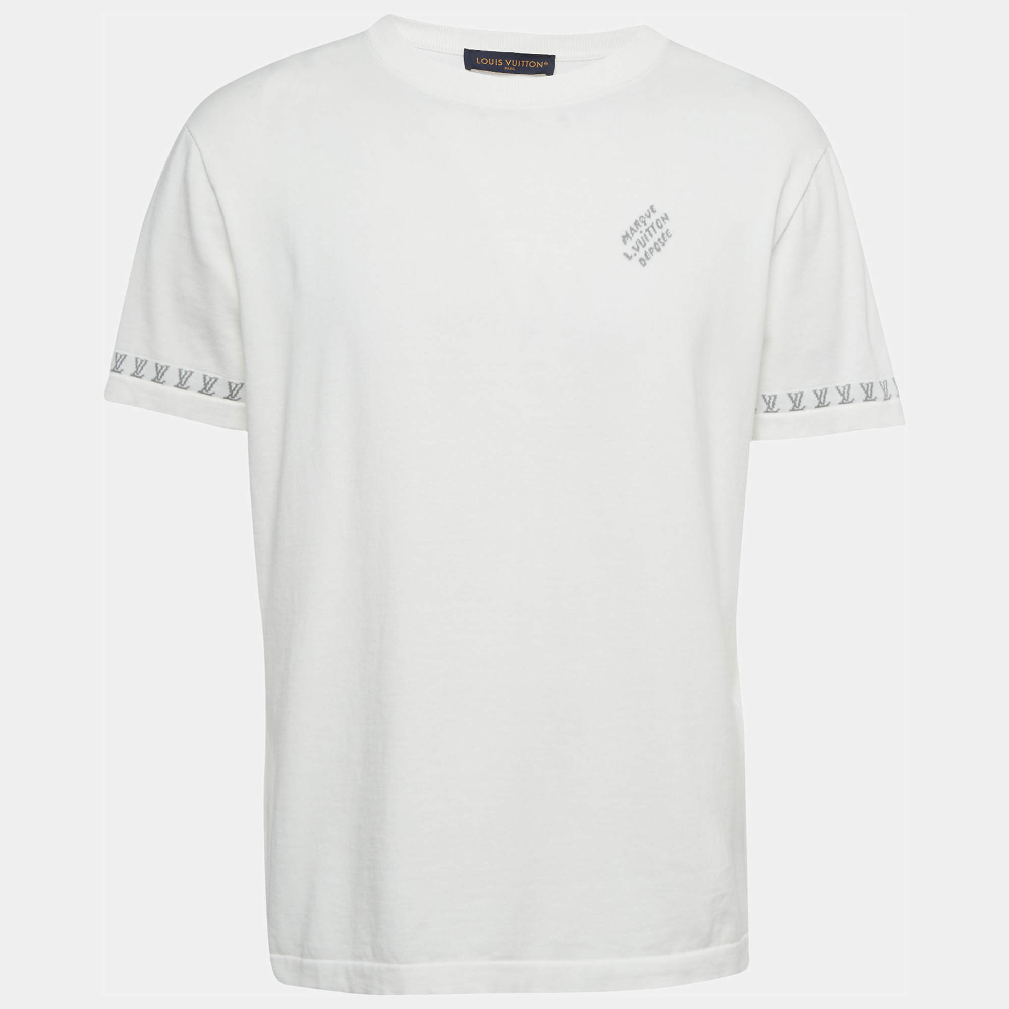 مملوكة مسبقًا ```json
    [{"name": "Louis Vuitton White Logo Embroidered Jersey Crew Neck T-Shirt L", "name_ar": "تي شيرت لوي فيتون جيرسي مطرز بشعار أبيض رقبة مستديرة مقاس كبير"}]
```