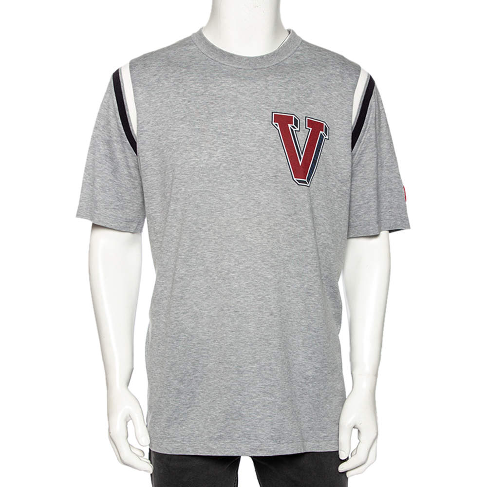 مملوكة مسبقًا تي شيرت لوي فيتون رقبة مستديرة تفاصيل تضليع مغاير قطن رمادي مقاس كبير جدا جدا