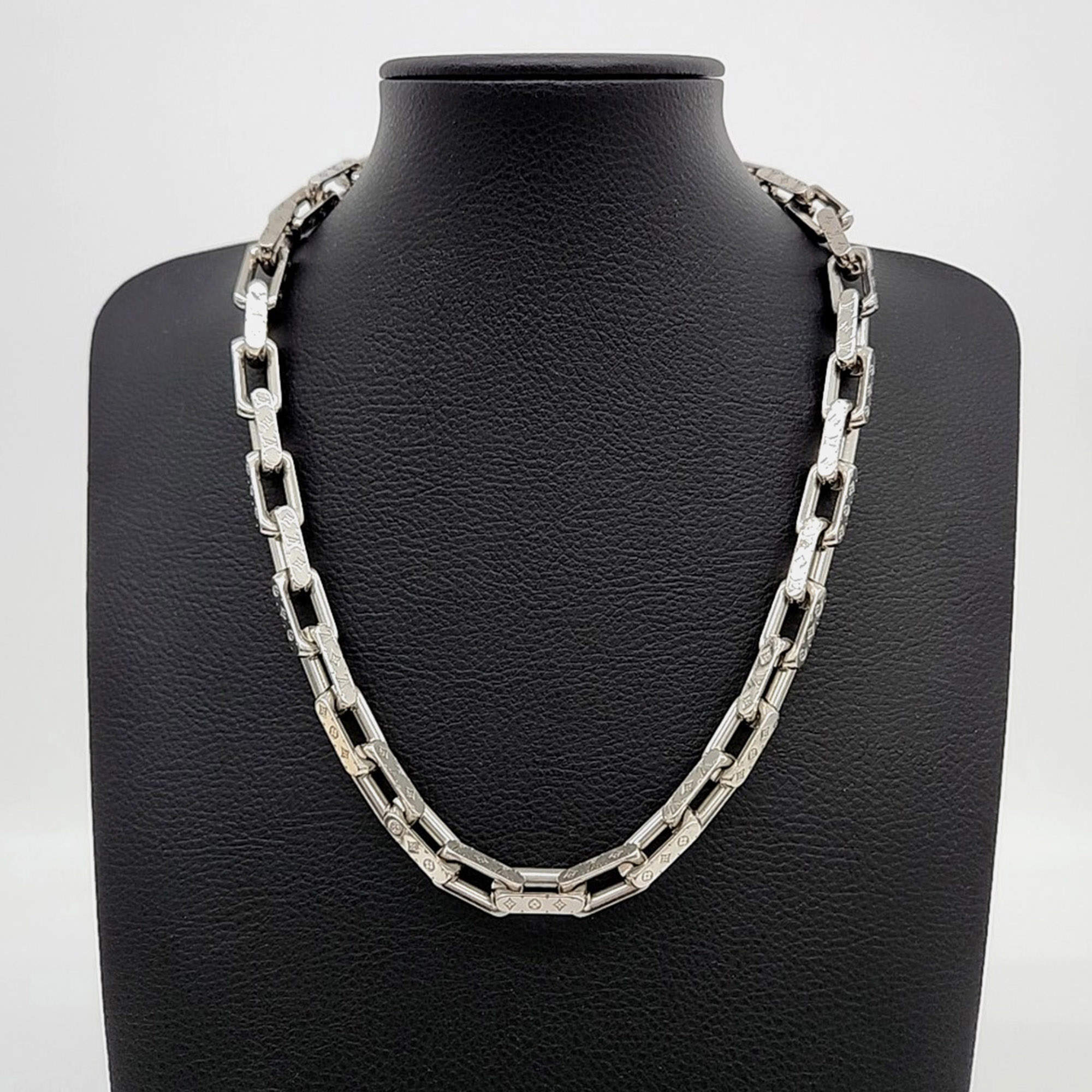 مملوكة م سبقًا Louis Vuitton Silver Chain Necklace
