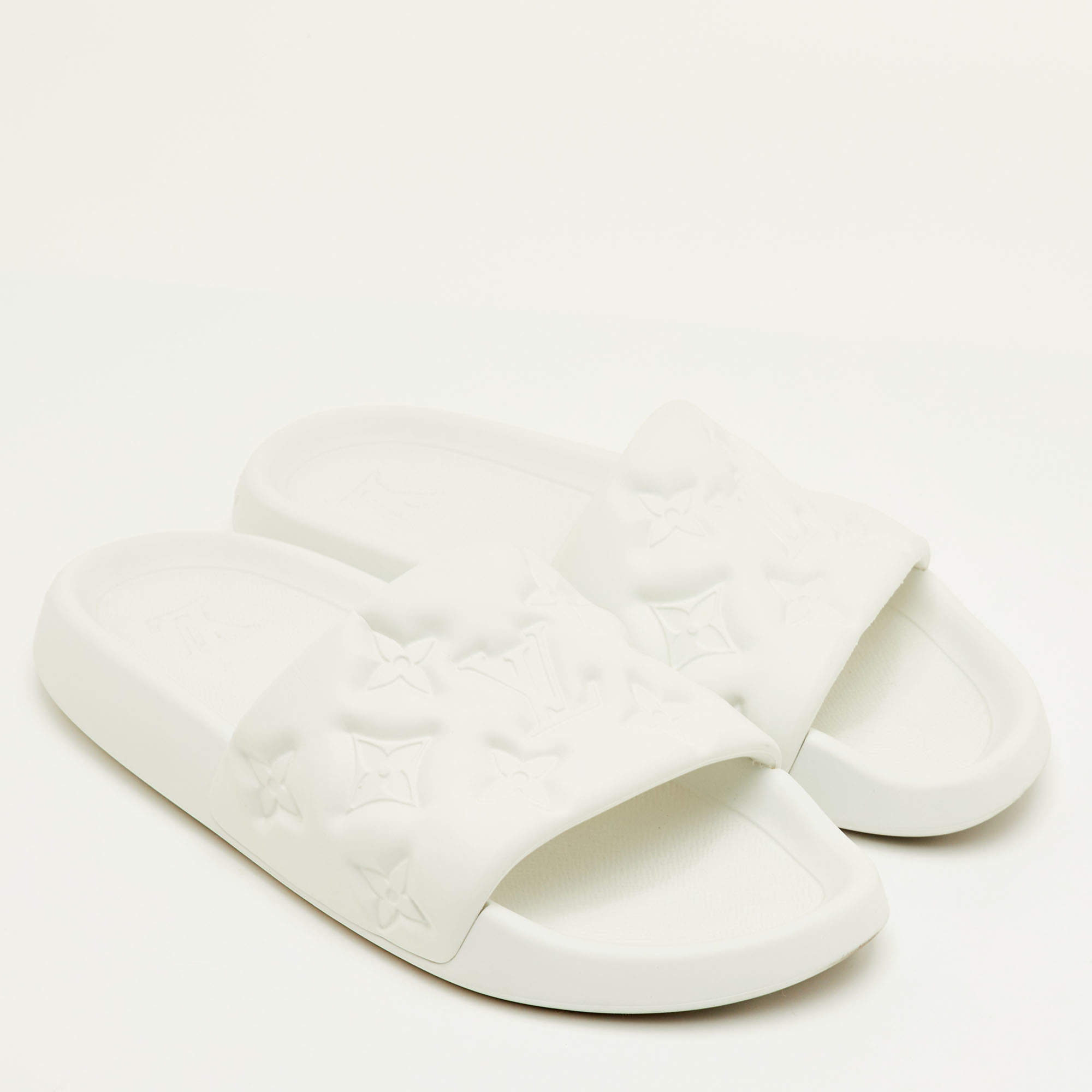 Louis Vuitton Waterfront Size 41 White Monogram Rubber Pool Slide