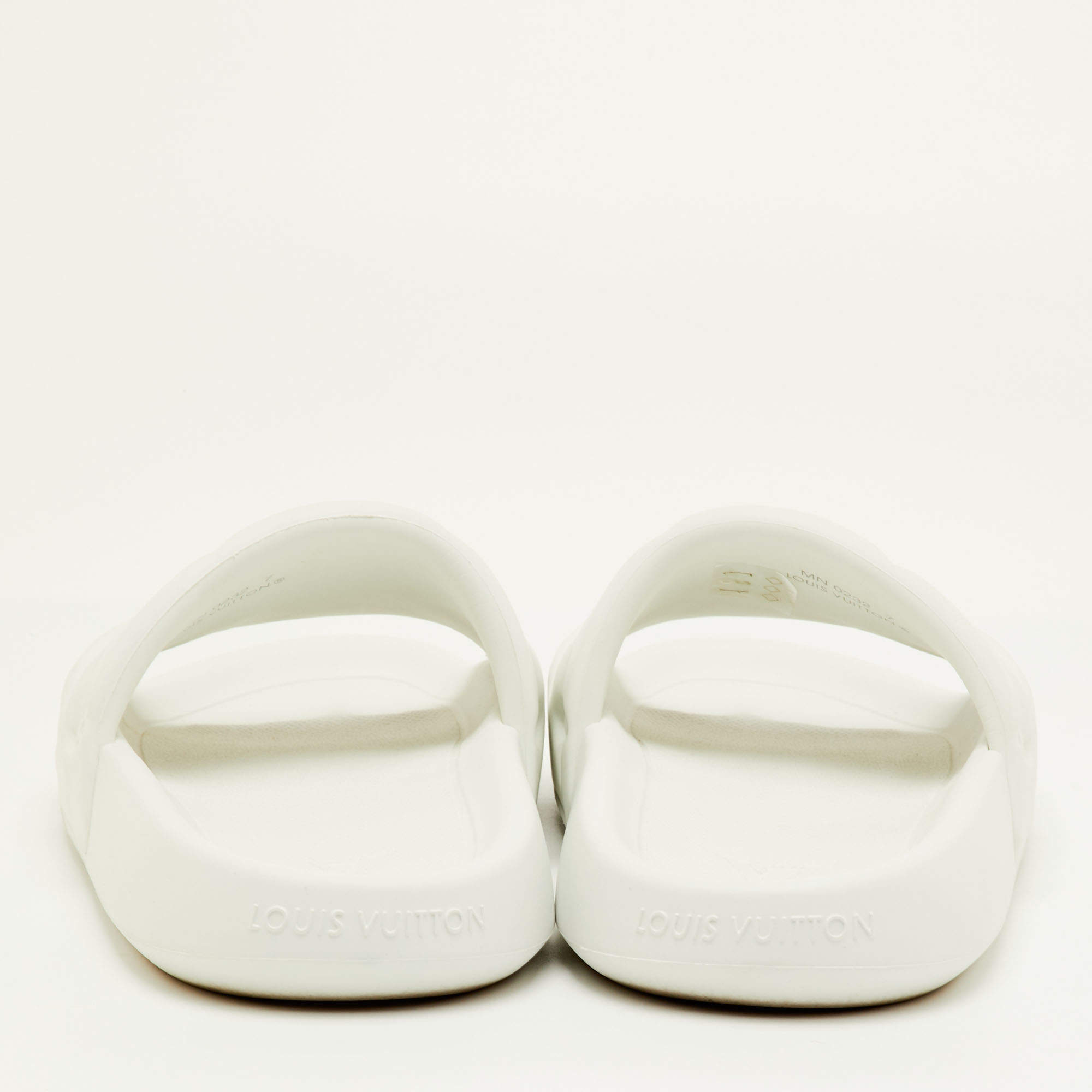 Louis Vuitton Waterfront Size 41 White Monogram Rubber Pool Slide