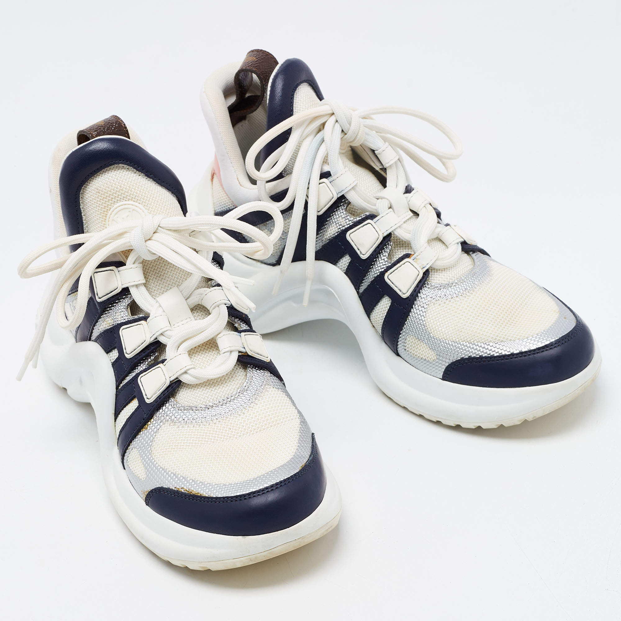 sepatu sneakers Louis Vuitton Archlight Pop Blue Sneakers 37