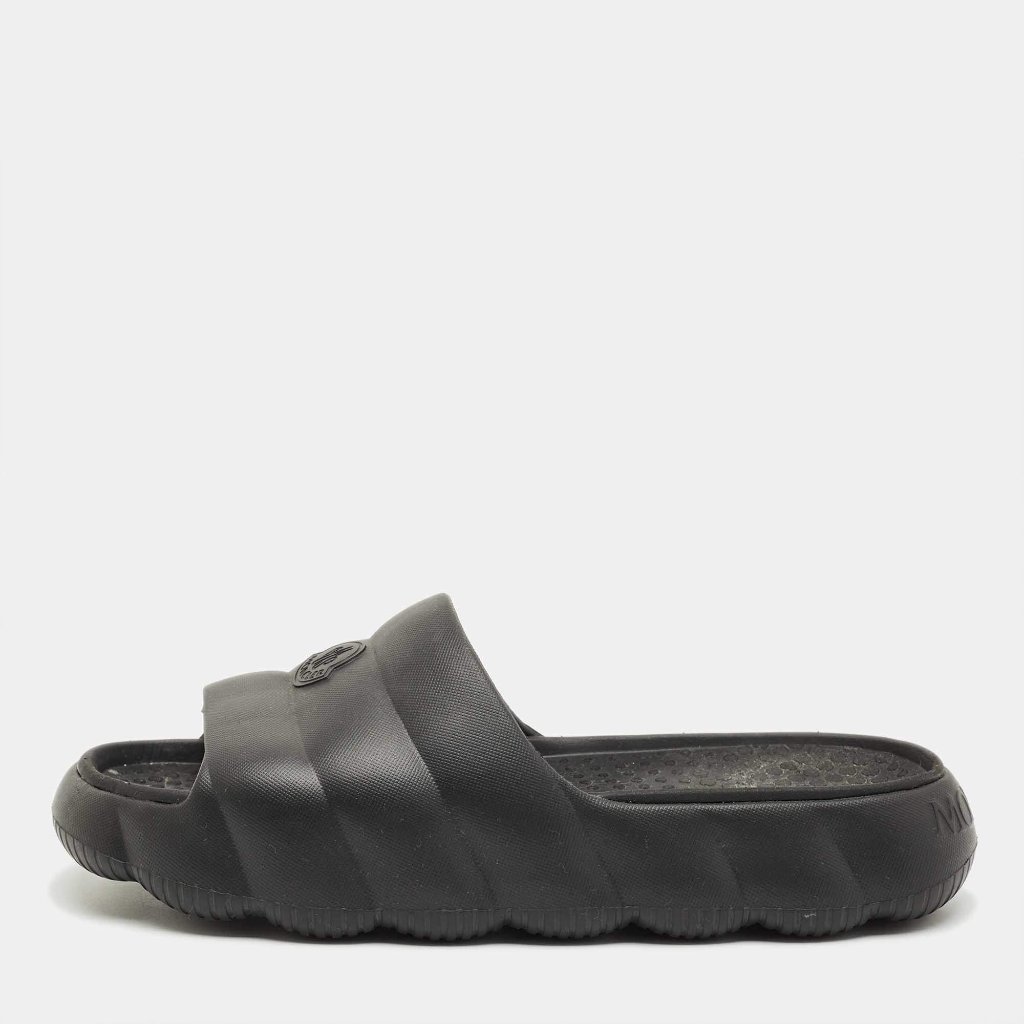 Pre Owned Moncler Black Rubber Lilo Pool Slide Size 42