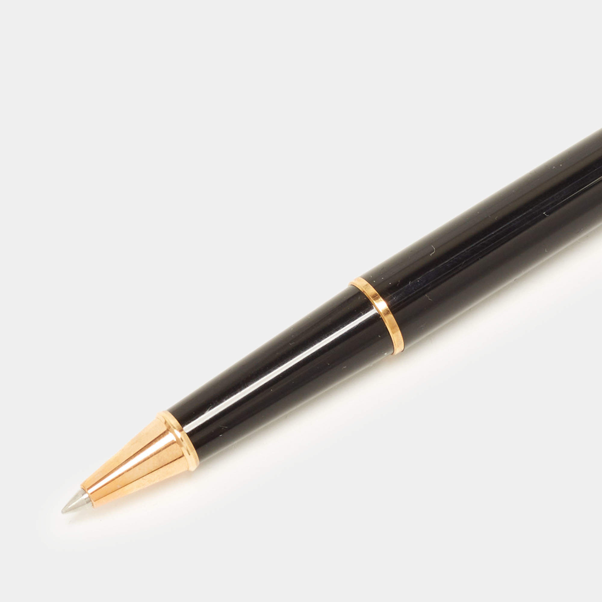 مملوكة مسبقًا Montblanc Meisterstuck Classique Rose Gold Coated Rollerball Pen