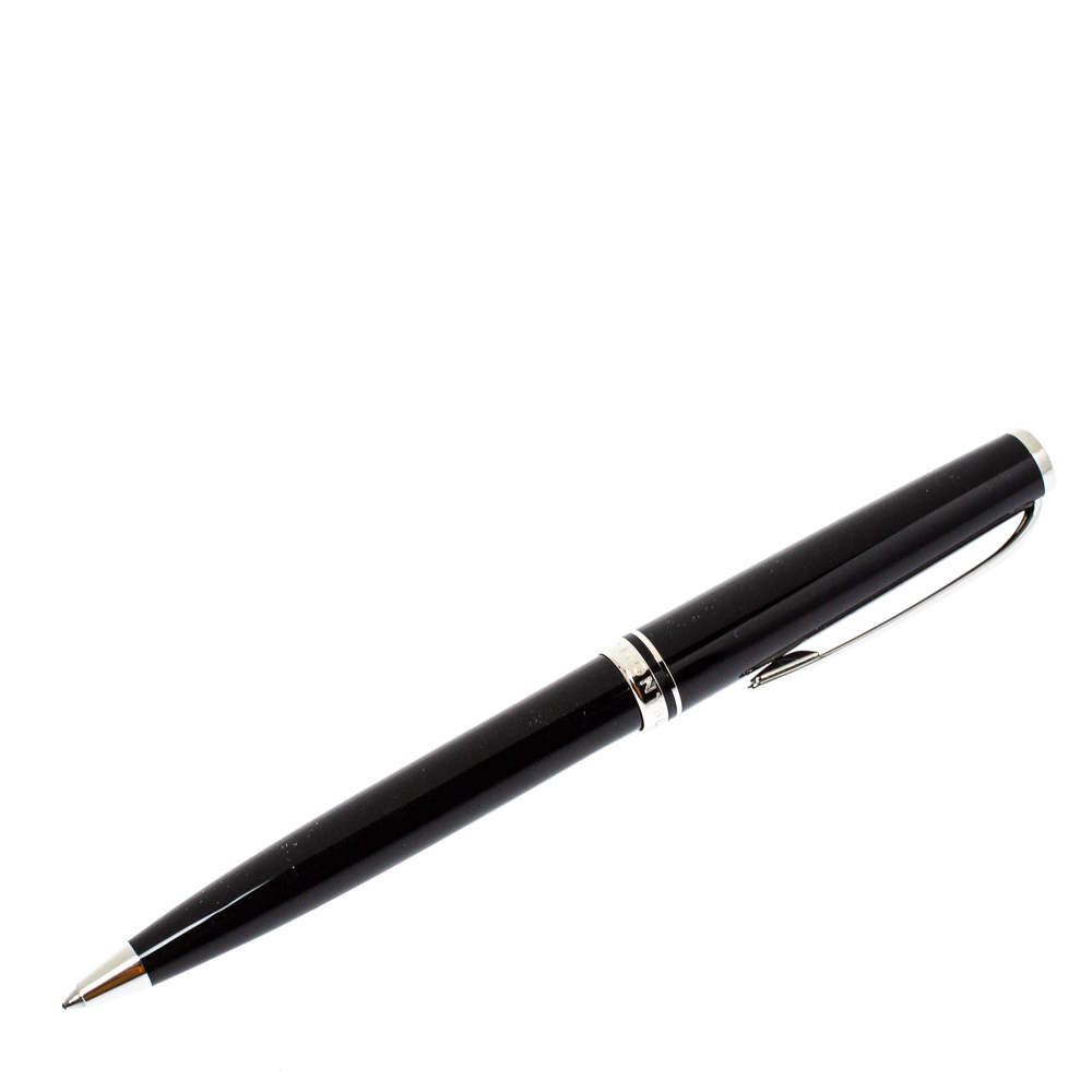 Pre Owned Montblanc Black Resin Platinum Finish Ballpoint Pen 