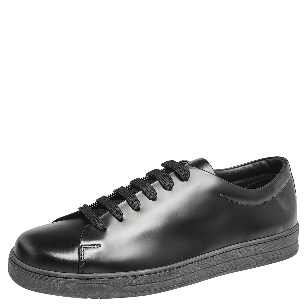 مملوكة مسبقًا حذاء رياضي برادا جلد أسود عنق منخفض مقاس 42.5