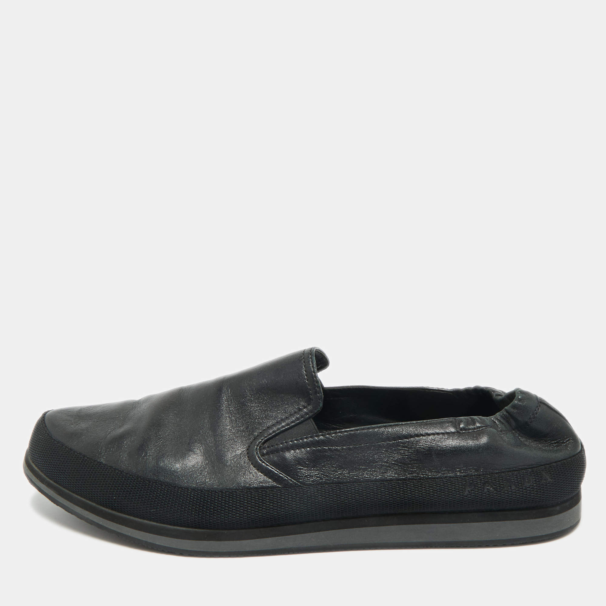 Pre Owned حذاء رياضي برادا سبورت جلد أسود مطاطي بدون رباط مقاس 45