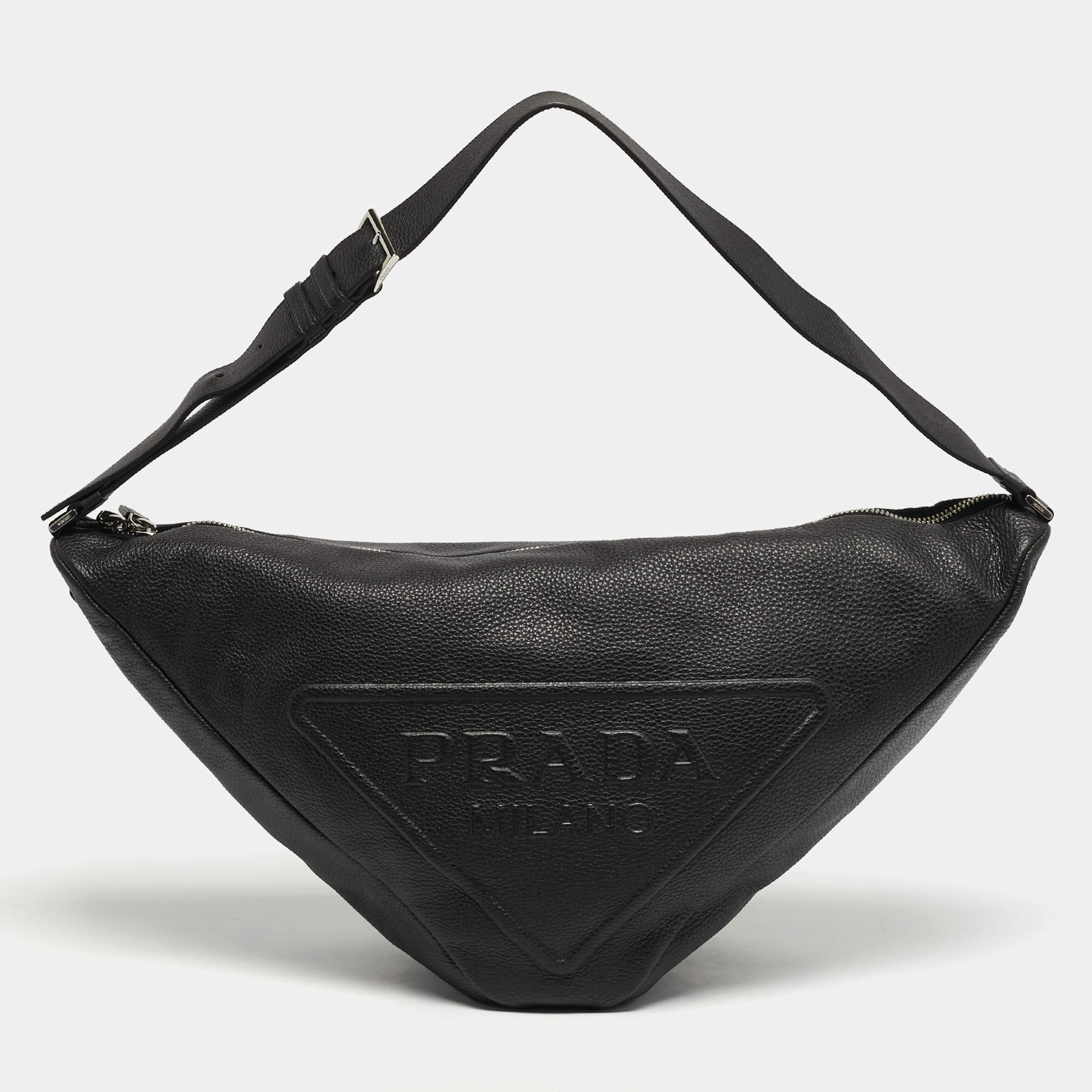 مملوكة مسبقًا Prada Triangle Logo Embossed Black Vitello Dain Leather Bag