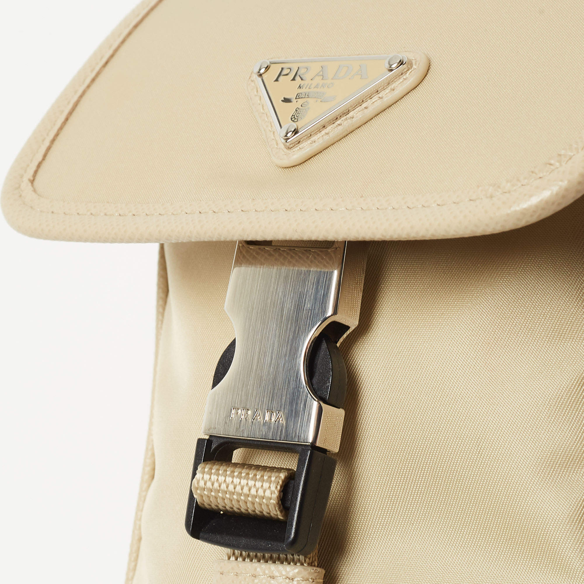 Très Bien - Prada Re-Nylon & Saffiano Leather Smartphone Bag Beige