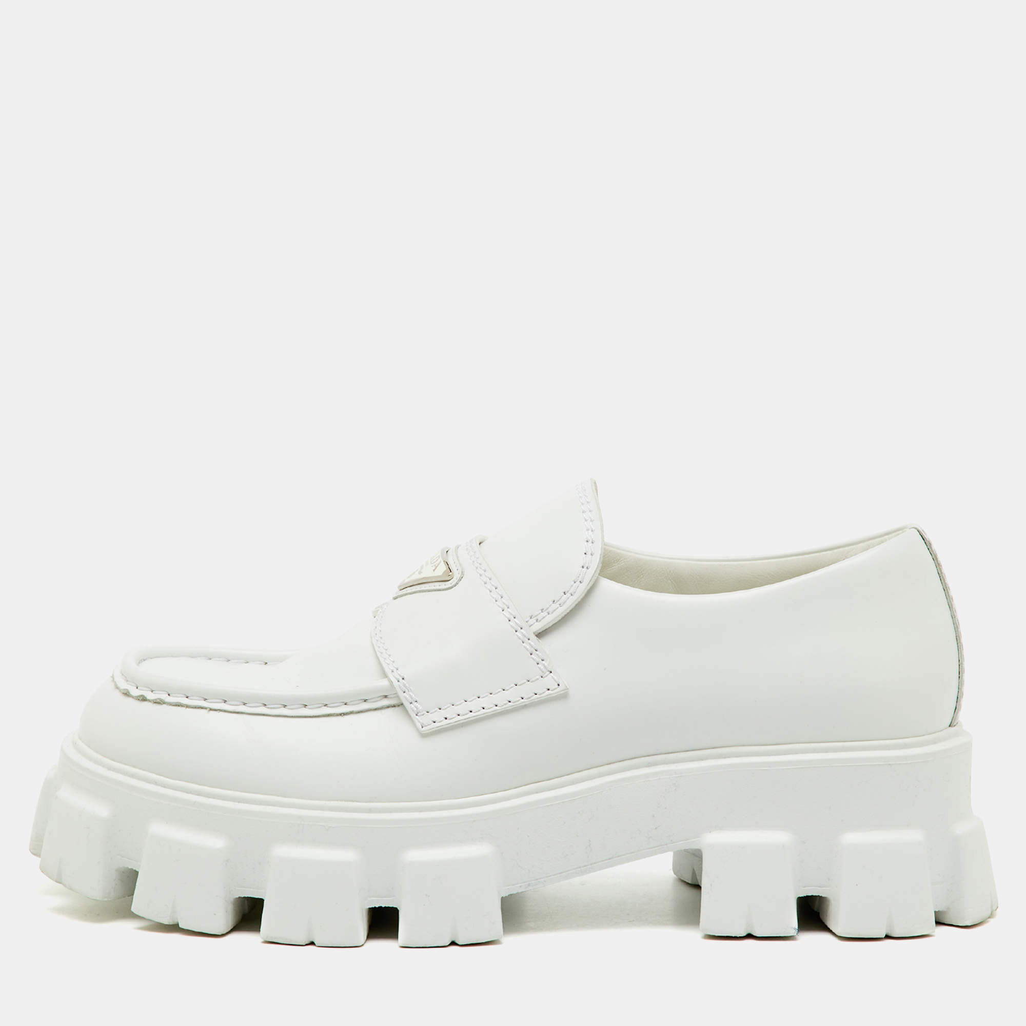 Pre Owned حذاء لوفرز برادا مونوغرافي جلد أبيض مقاس 42.5