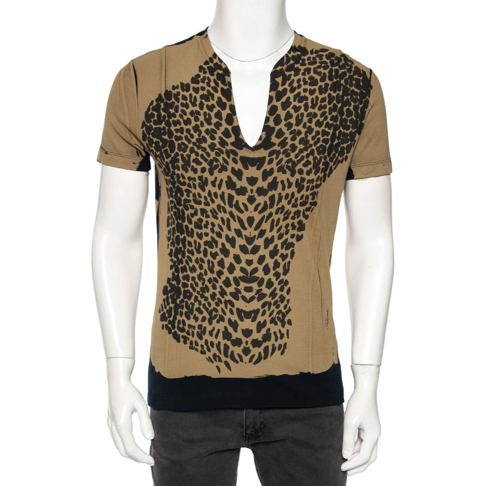 مملوكة مسبقًا تي شيرت روبرتو كافالي رقبة حرف في قطن مطبوع بيج داكن مقاس متوسط