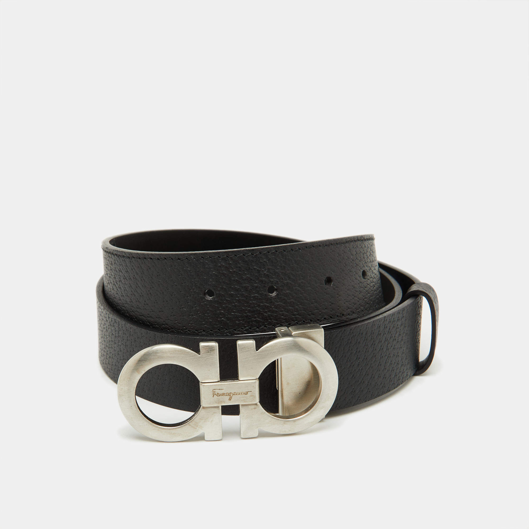 Pre Owned Salvatore Ferragamo Black Leather Cut to Size Gancini Buckle Belt