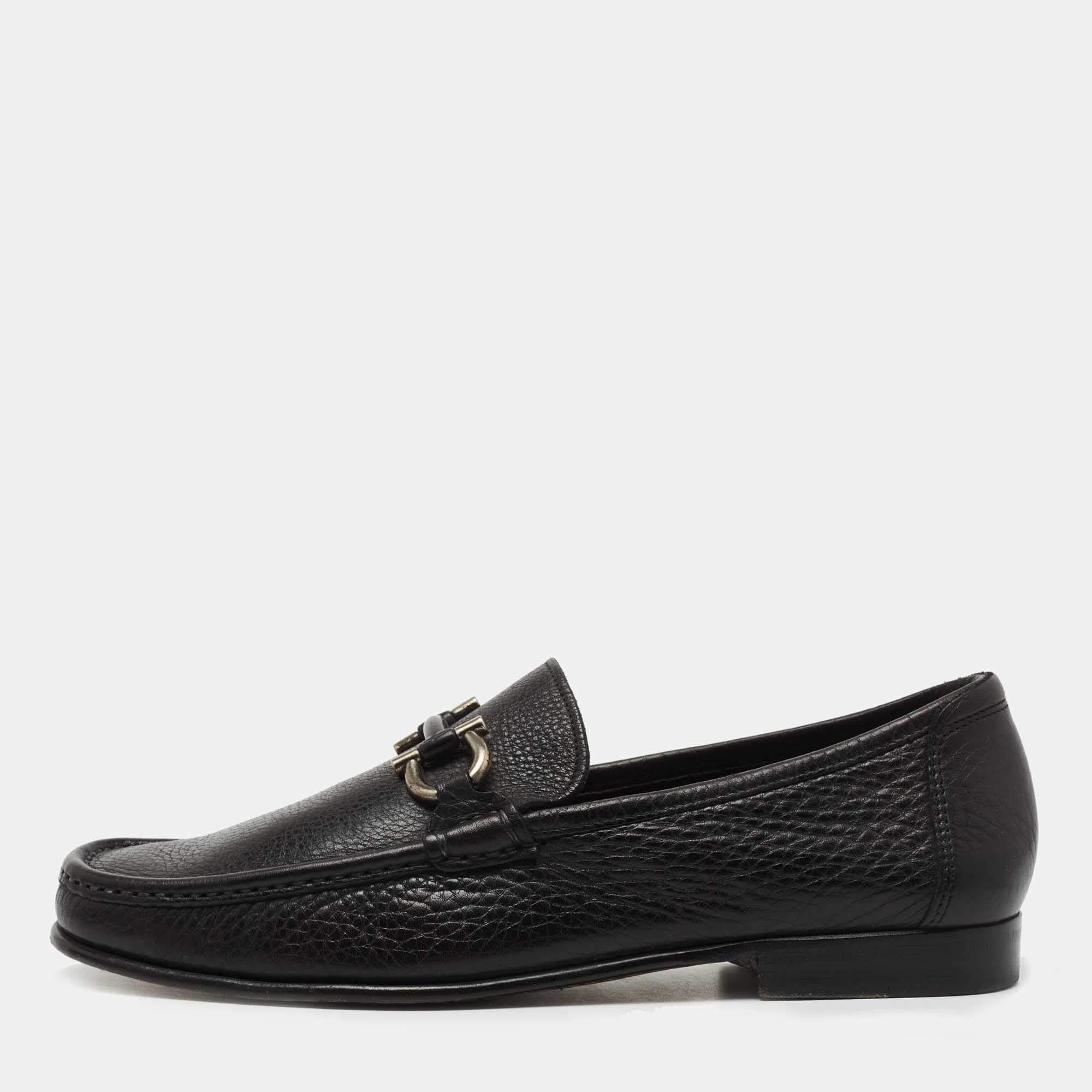 مملوكة مسبقًا Salvatore Ferragamo Black Leather Gancini Loafers Size 41
