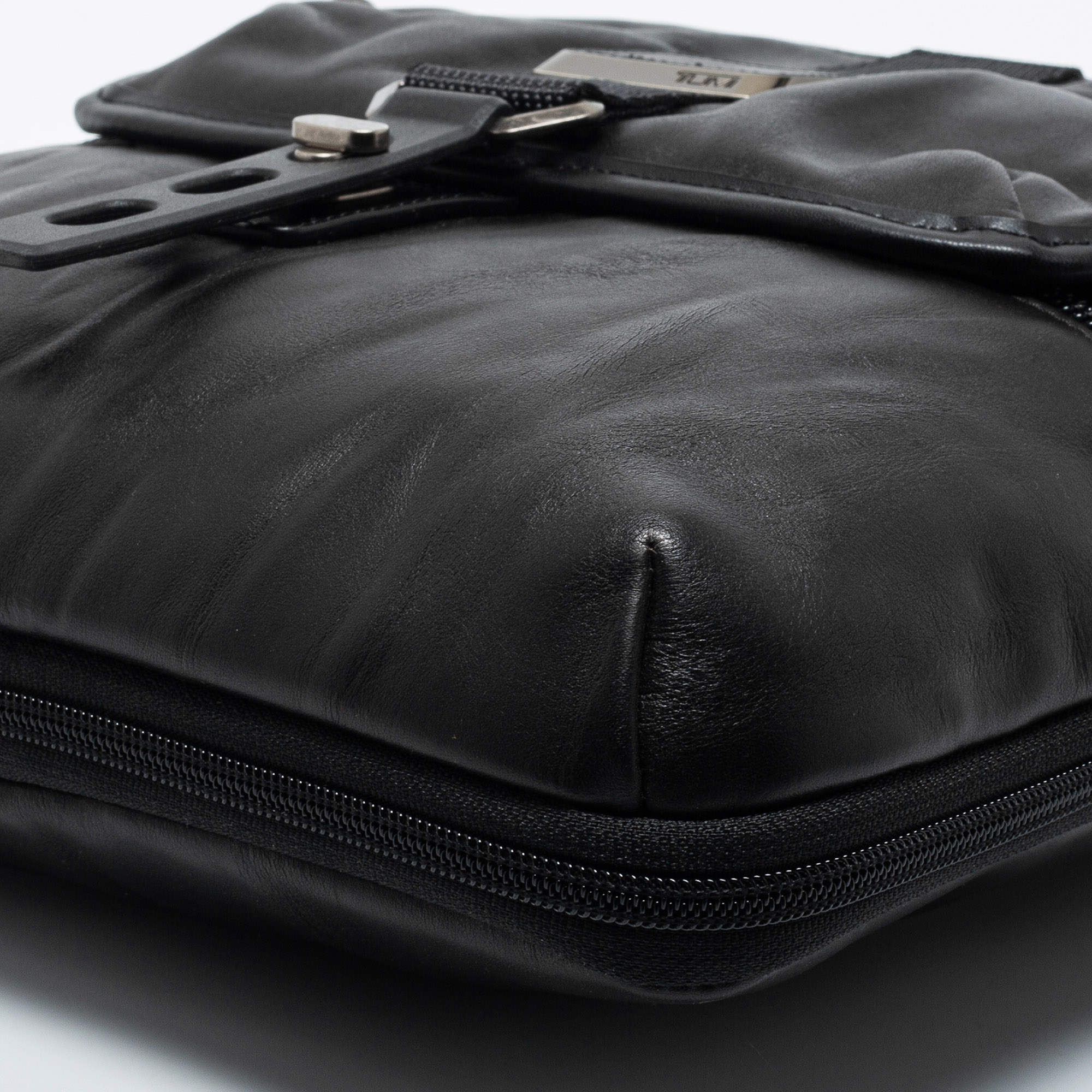 tgbBRANDS Mini Alma Zip Top Messenger Bag Black