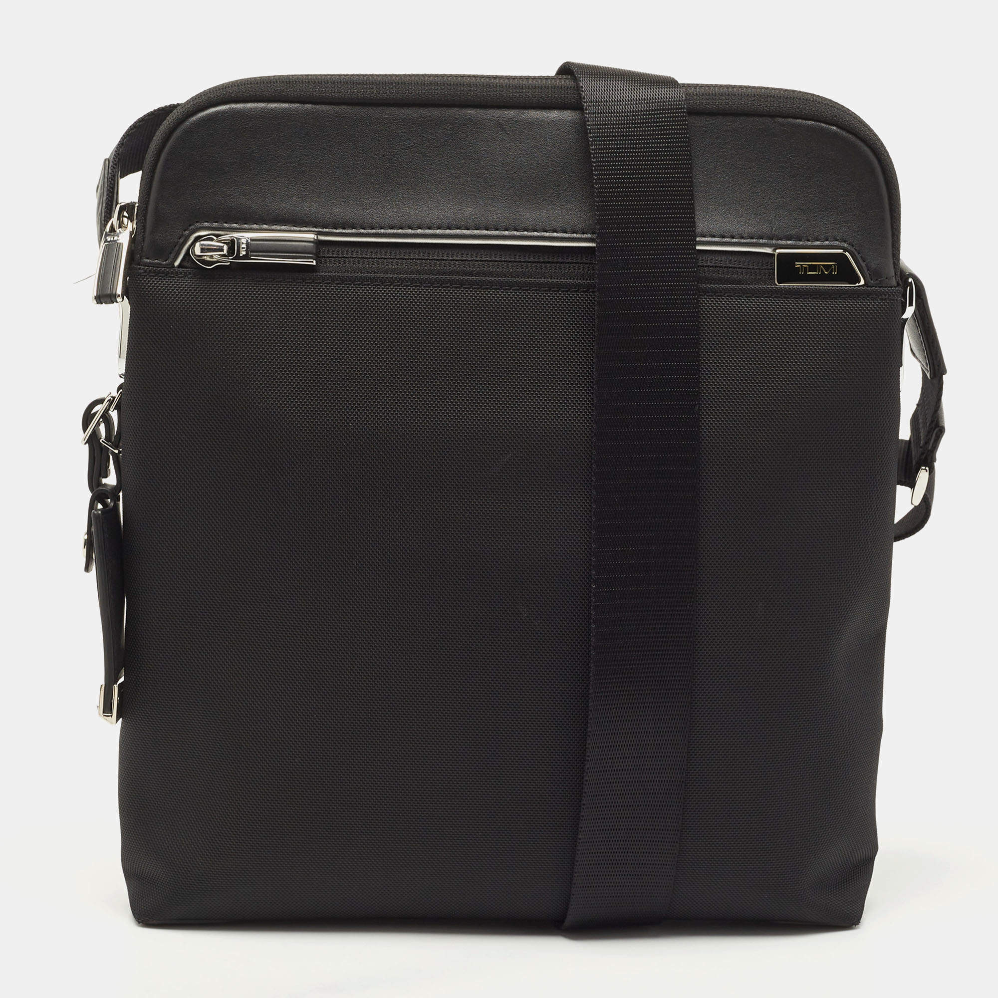 Pre Owned TUMI Black Nylon Arrive Lucas Crossbody Bag